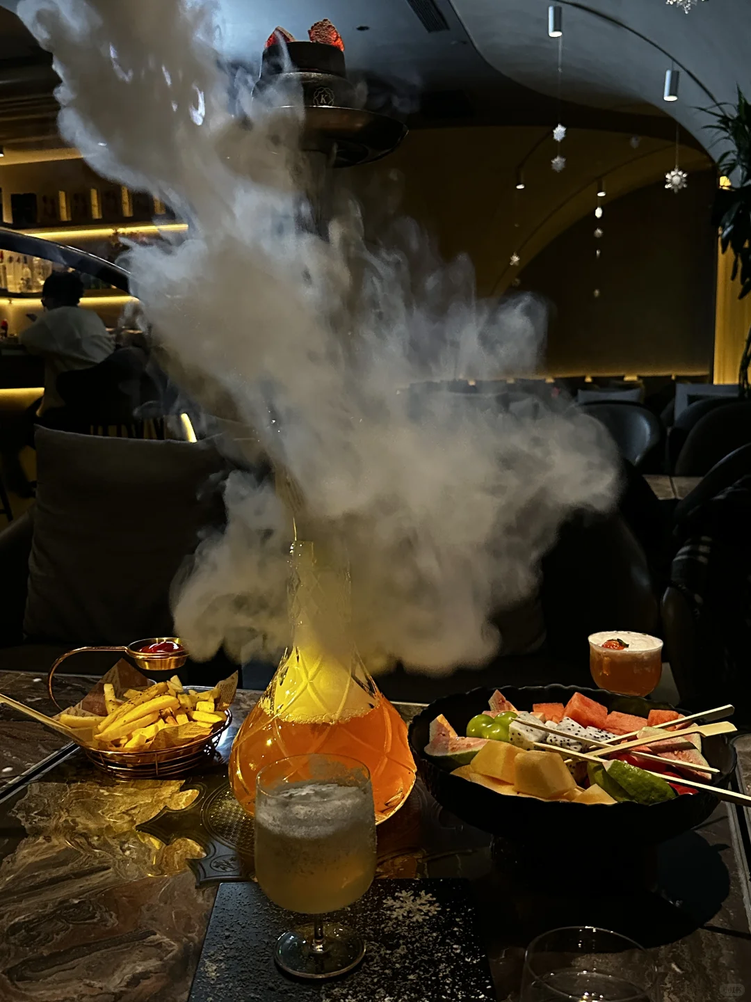 三里屯圣诞氛围bar｜辣妹穿搭太出片儿了