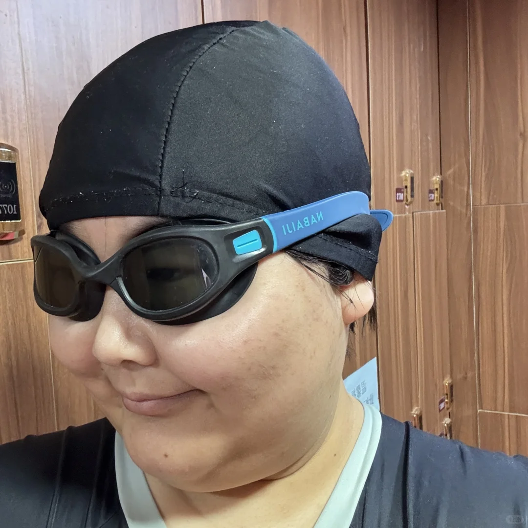 201斤 大头大脸带泳帽