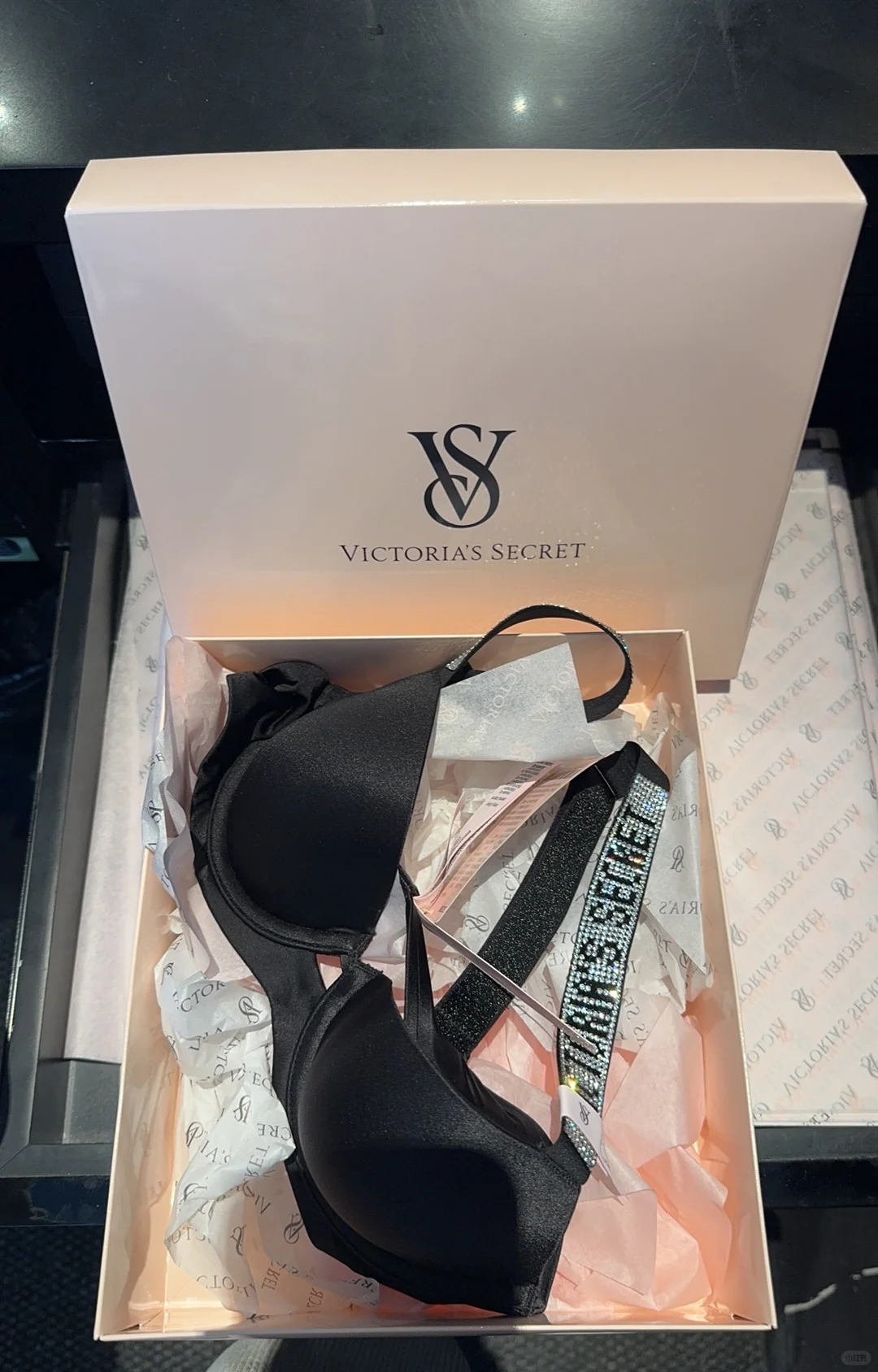 维密 火爆全网的闪钻肩带文胸