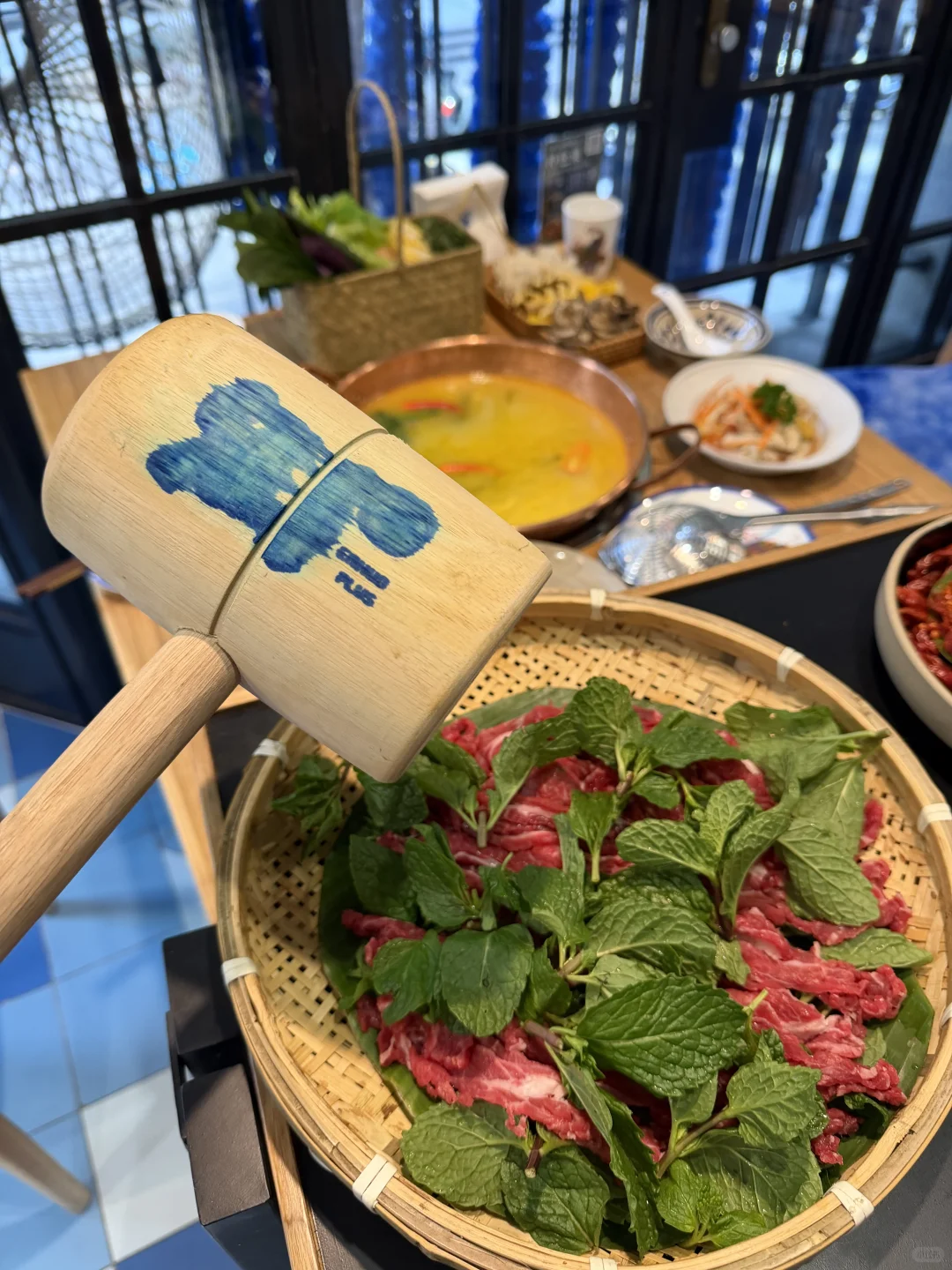 来这里吃一口酸菜火锅，一秒穿越云南！