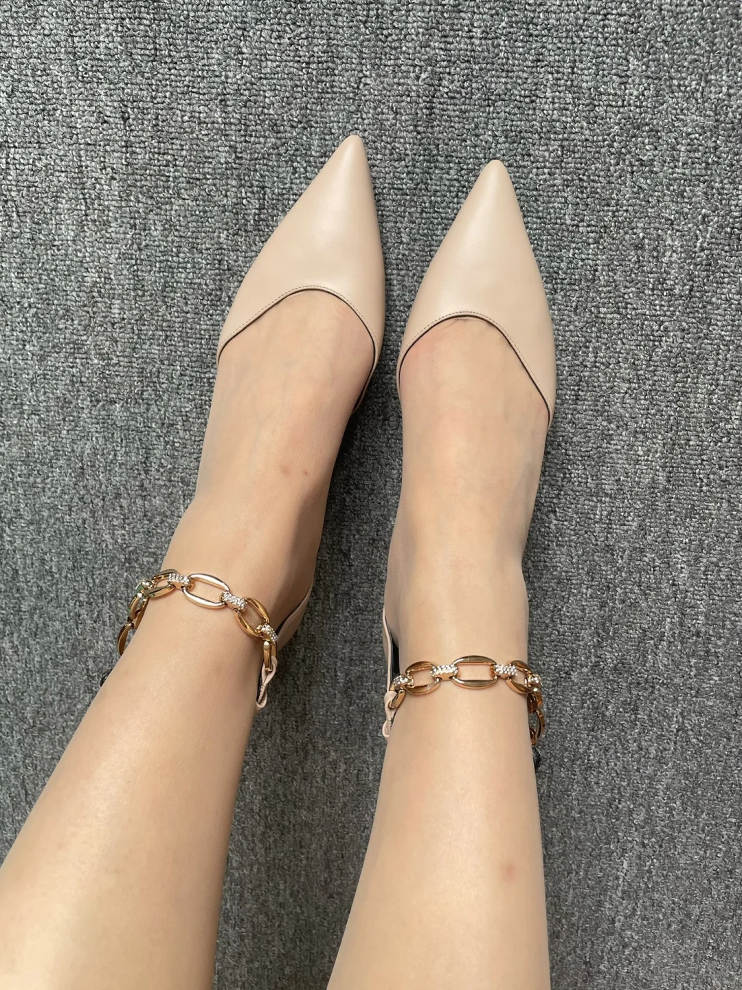 这双鞋的脚踝链直接戳中男生审美！