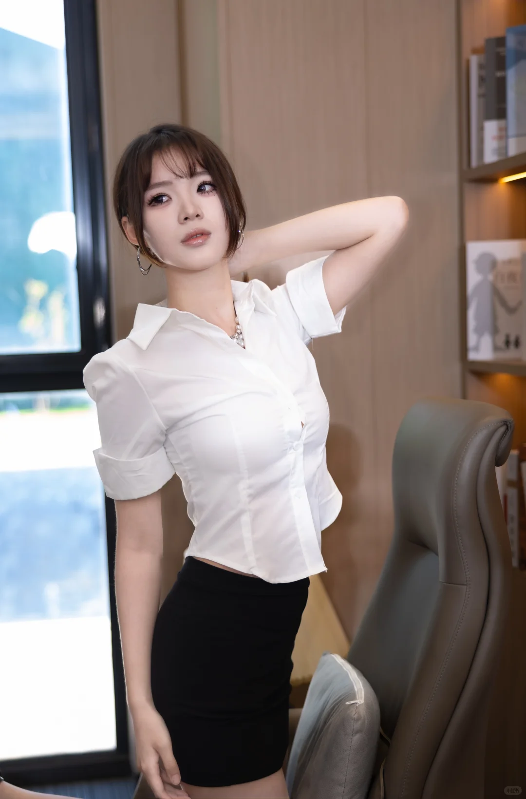 📸 办公室里的致命优雅｜美女秘书写真
