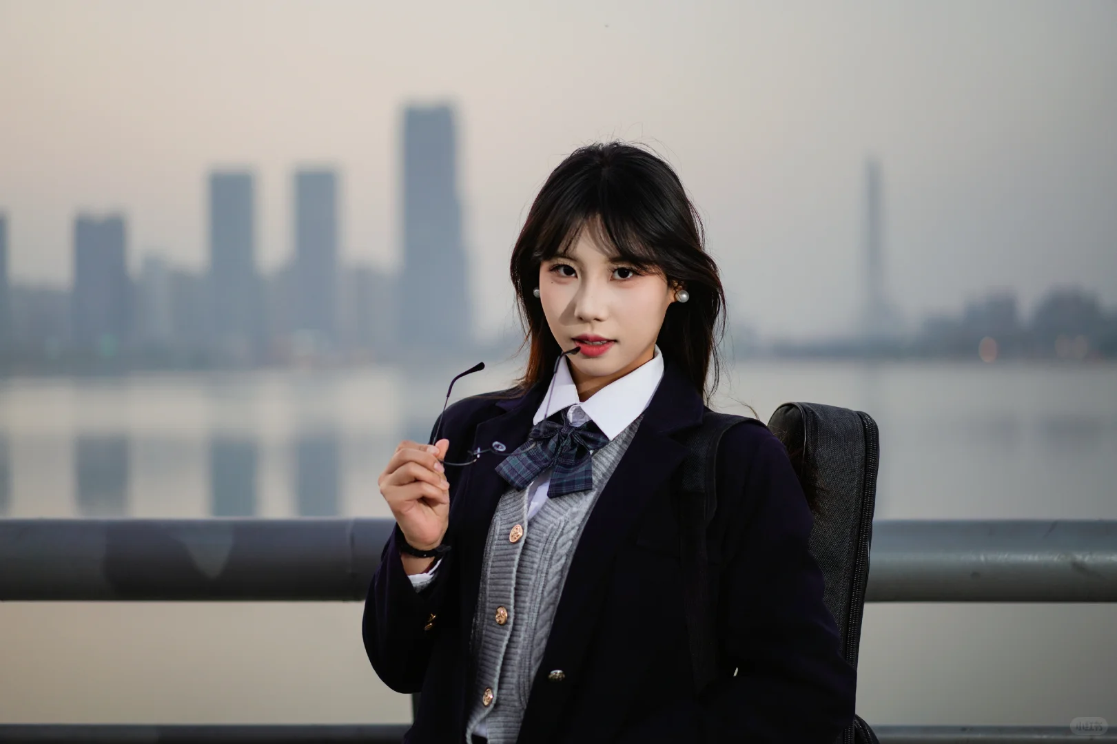 眼镜藏不住的灵动 | 冬日JK写真