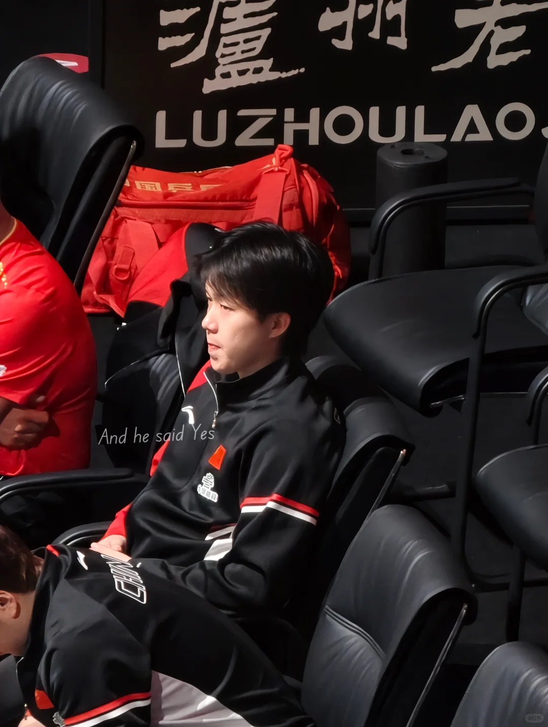 两个漂亮小孩儿