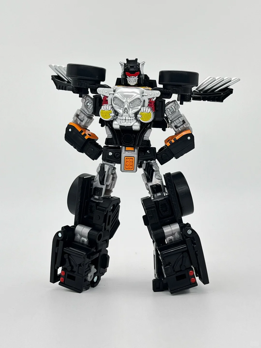 风火轮+变形金刚联动：碎骨登场！