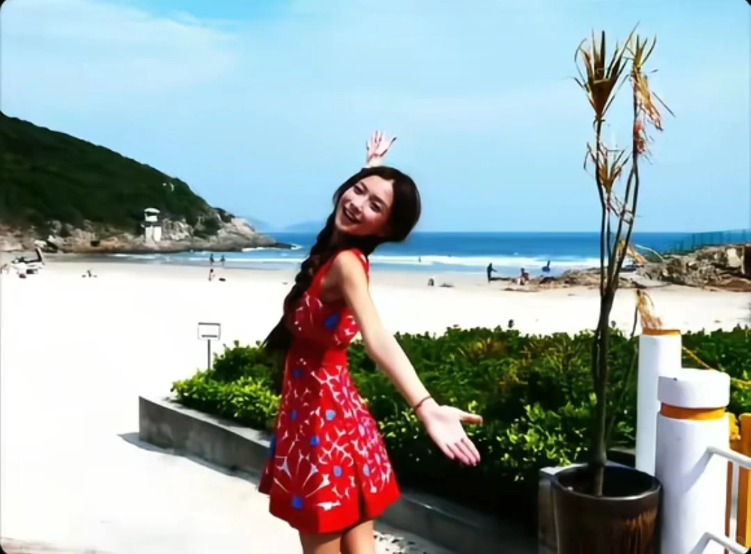 杨颖早期嫩模照封神！这才是天然混血神颜吧