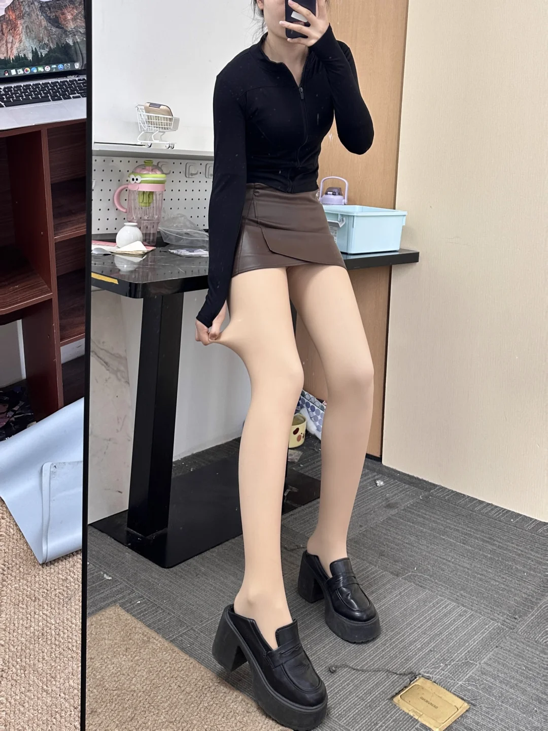 左滑看07女大花样秒变辣妹装!