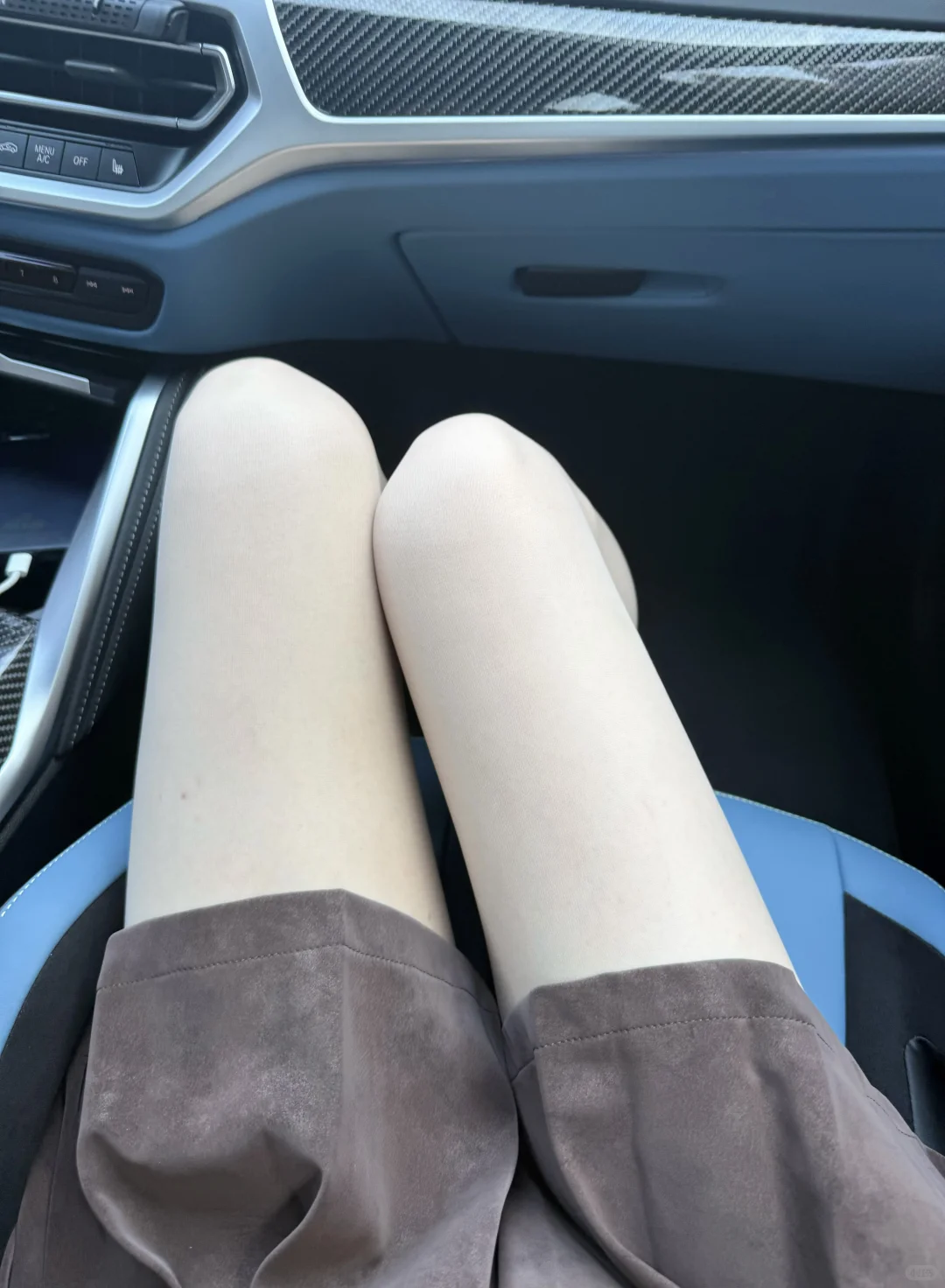 肉丝穿搭 | 阳光下的肉丝美腿🦵💕