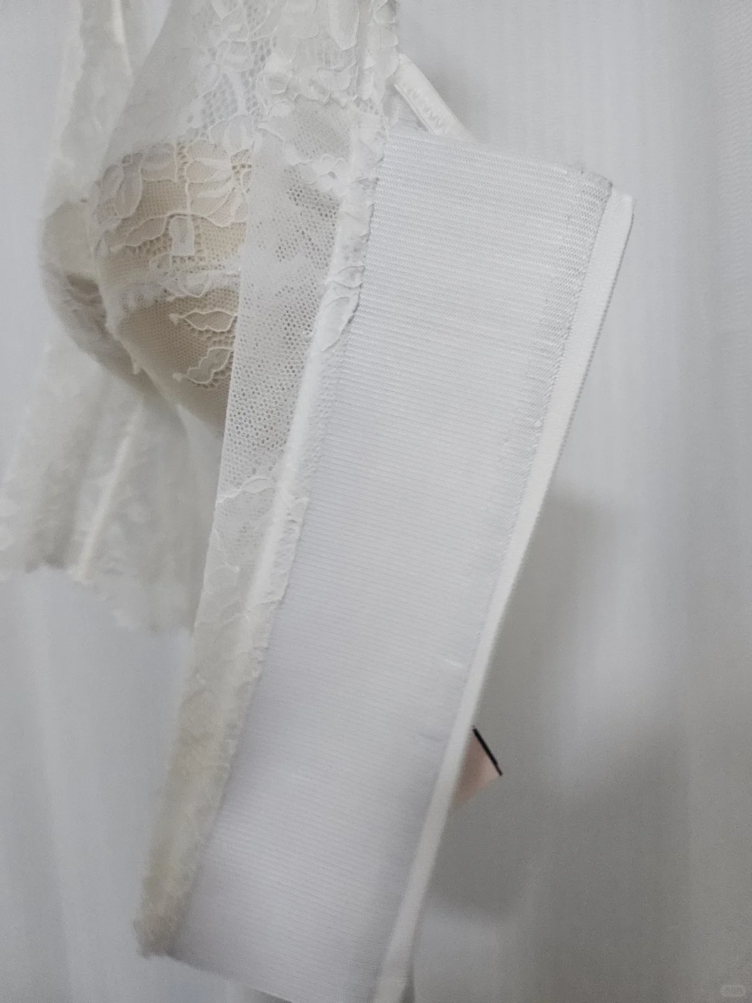 来啰来啰，适合辣妹的纯欲蕾丝鱼骨胸衣来啰