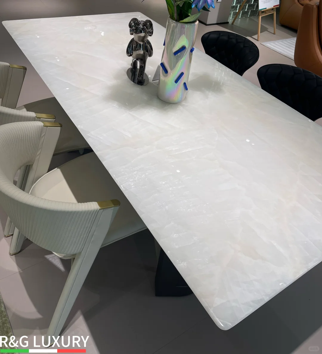 我妈说，自从买了这张餐桌厨房多了我的身影