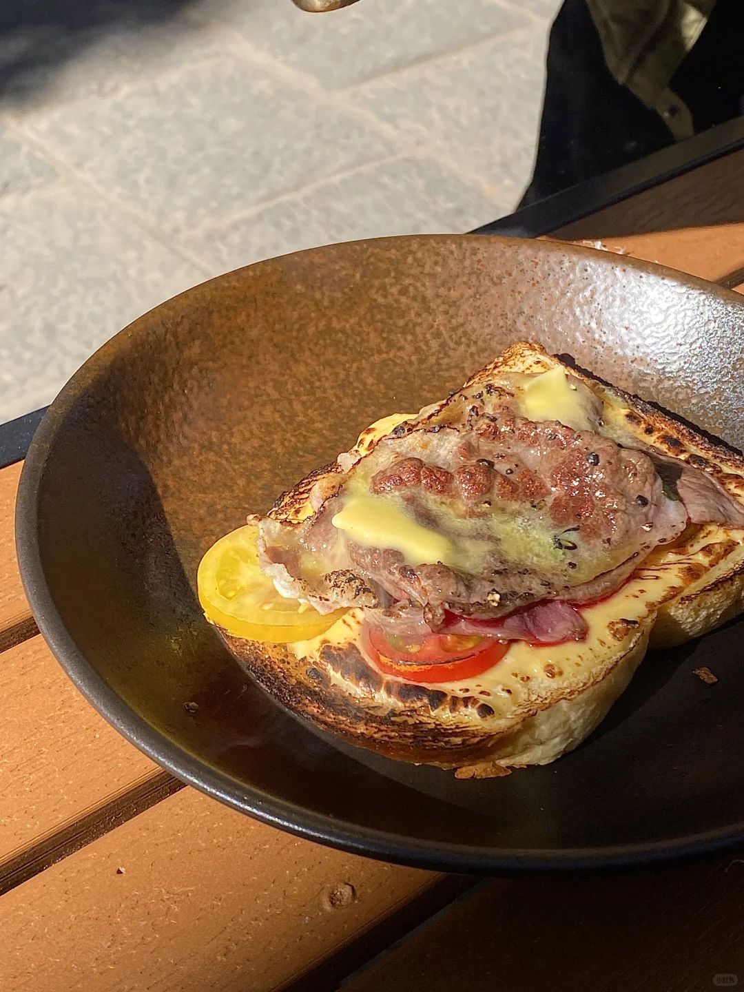 在大理，这个路边早餐有点野！