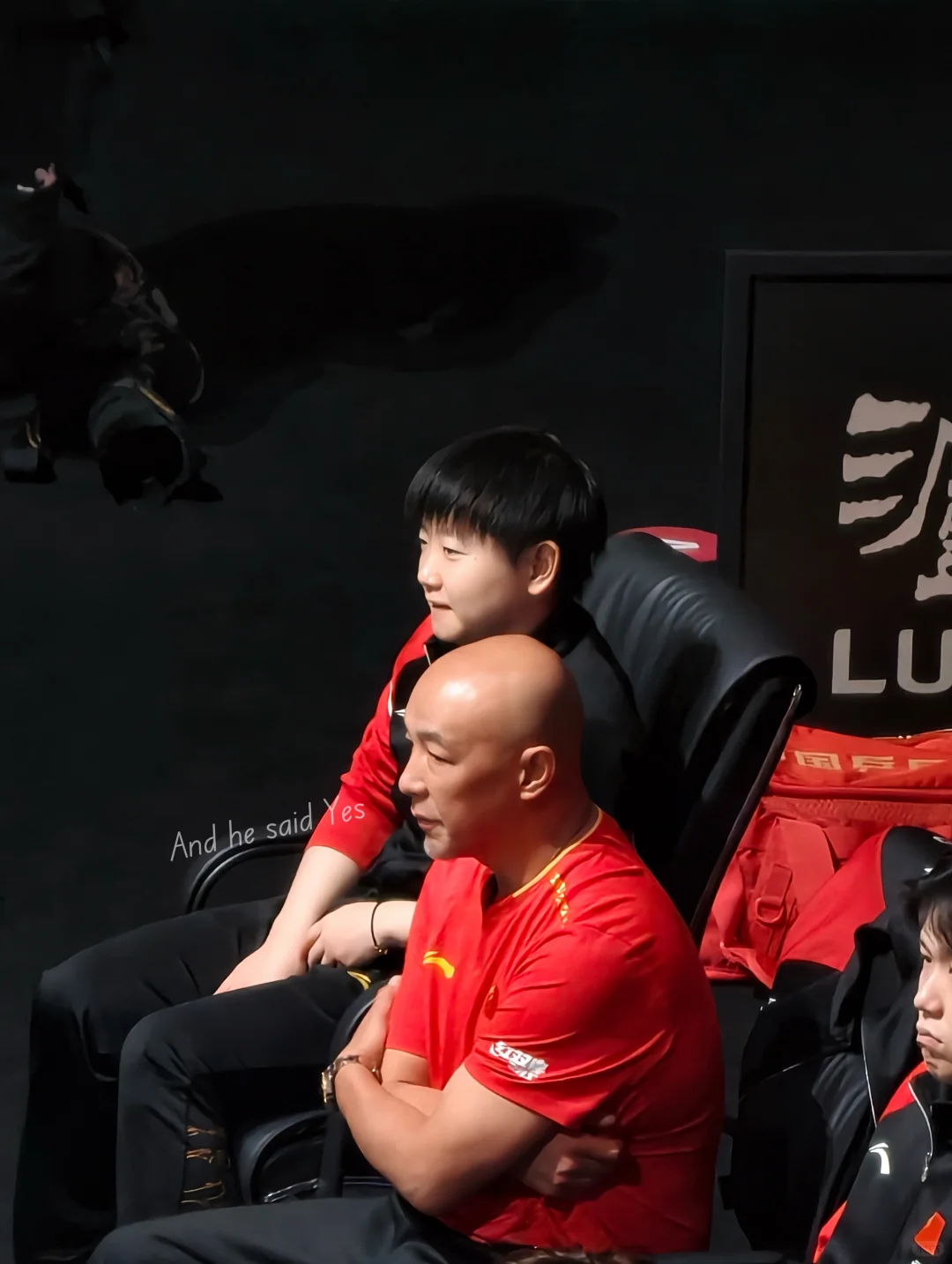 两个漂亮小孩儿