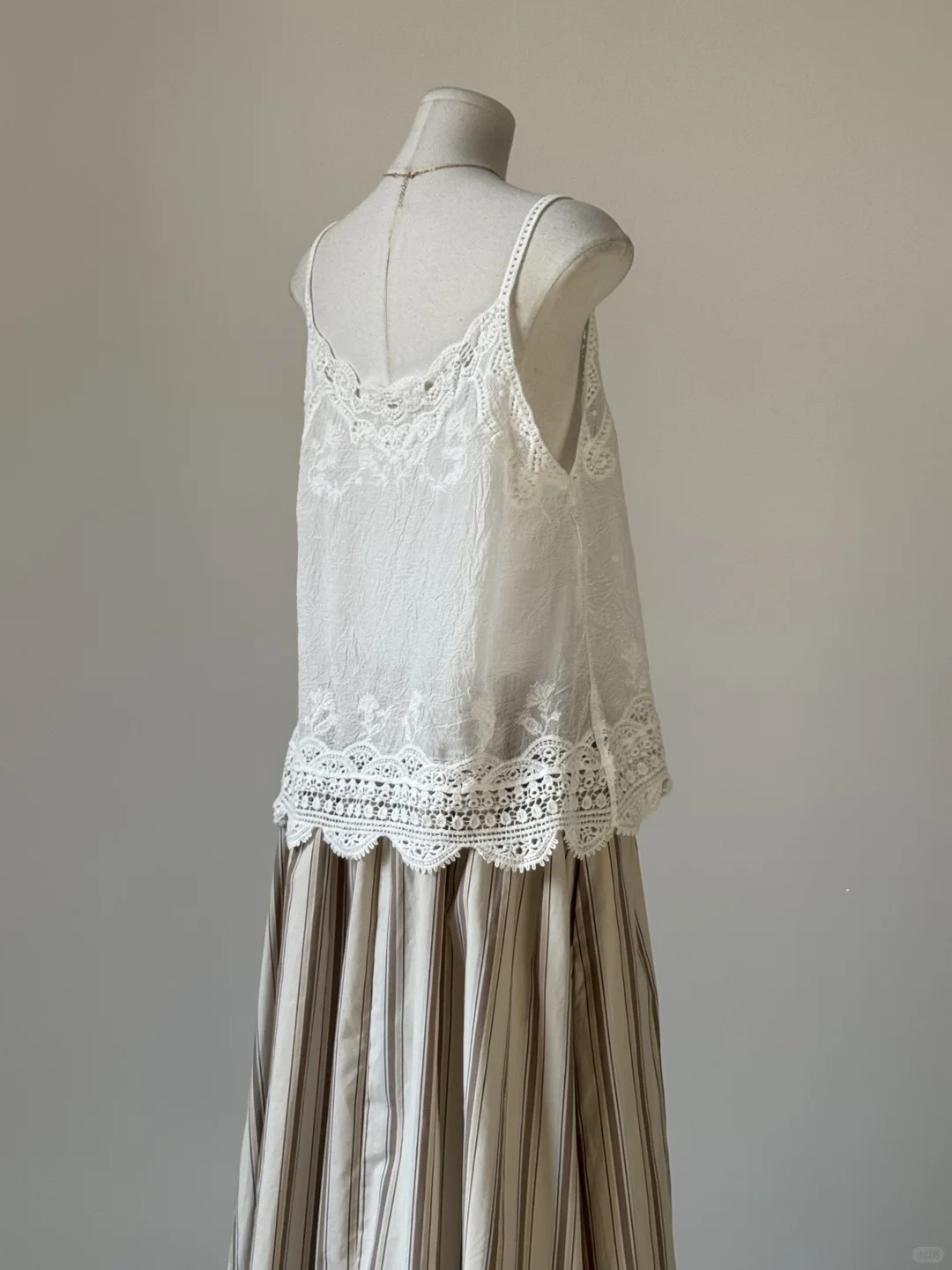 超级温柔慵懒风的蕾丝吊带穿搭~