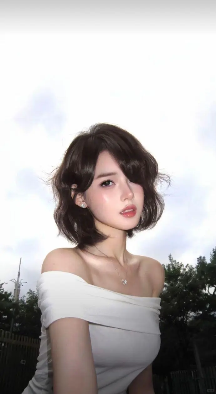 Share|氛围感美女壁纸