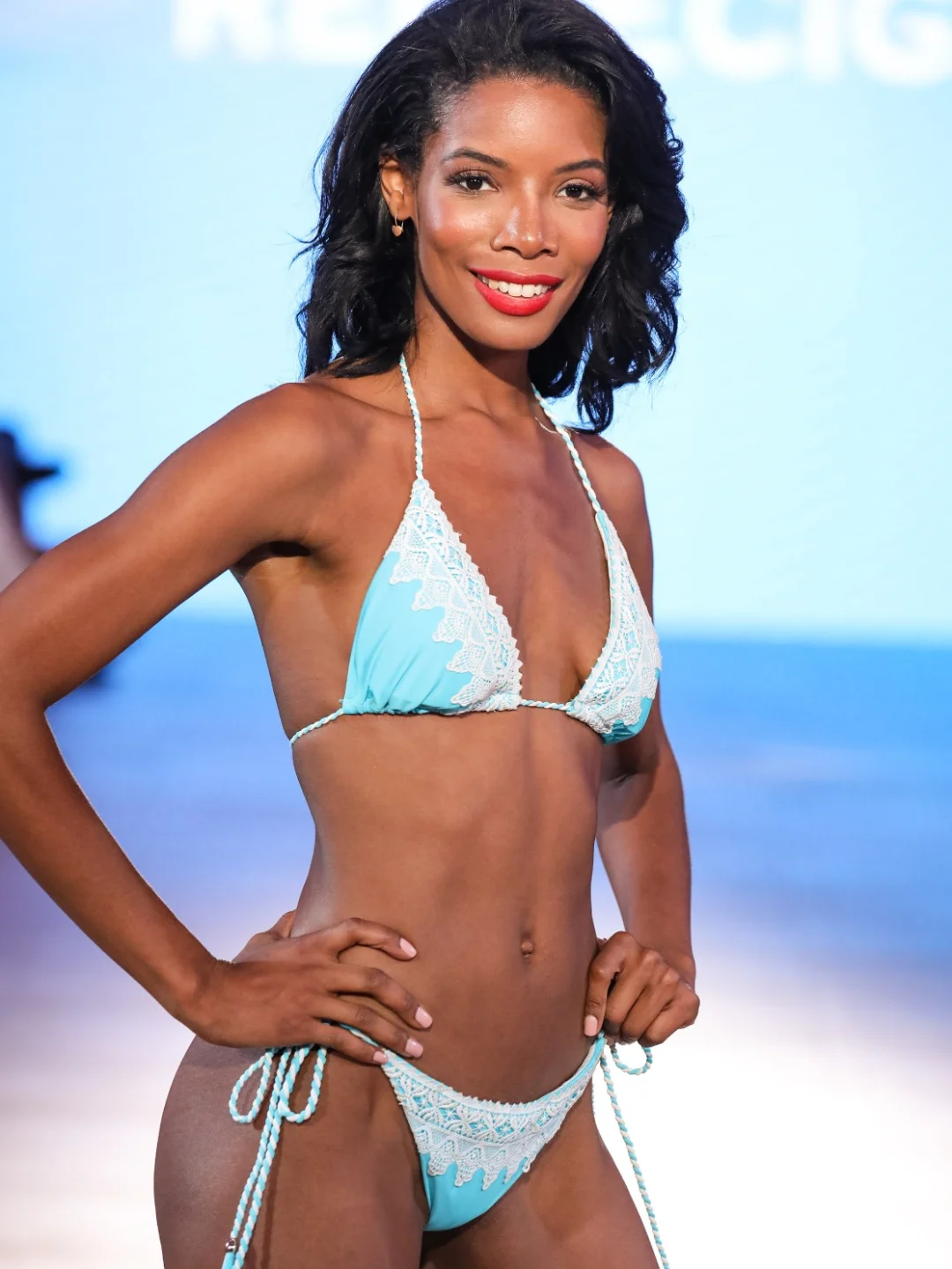 性感蕾丝比基尼🔥T台走秀