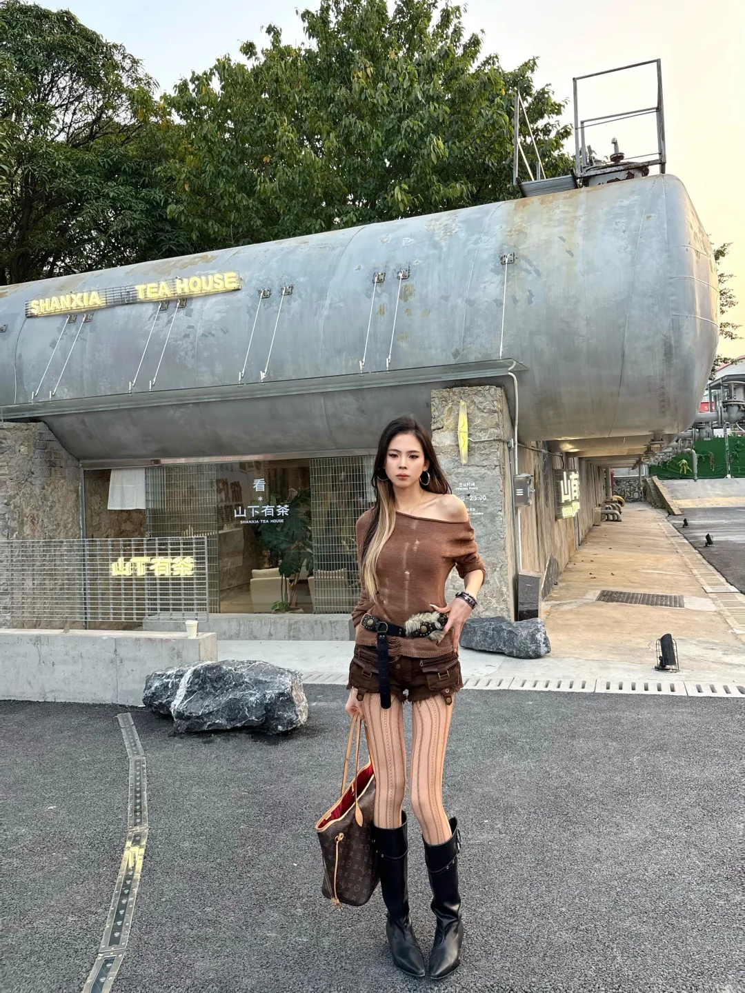 辣妹都给我去学这个咖啡店拍照姿势❗