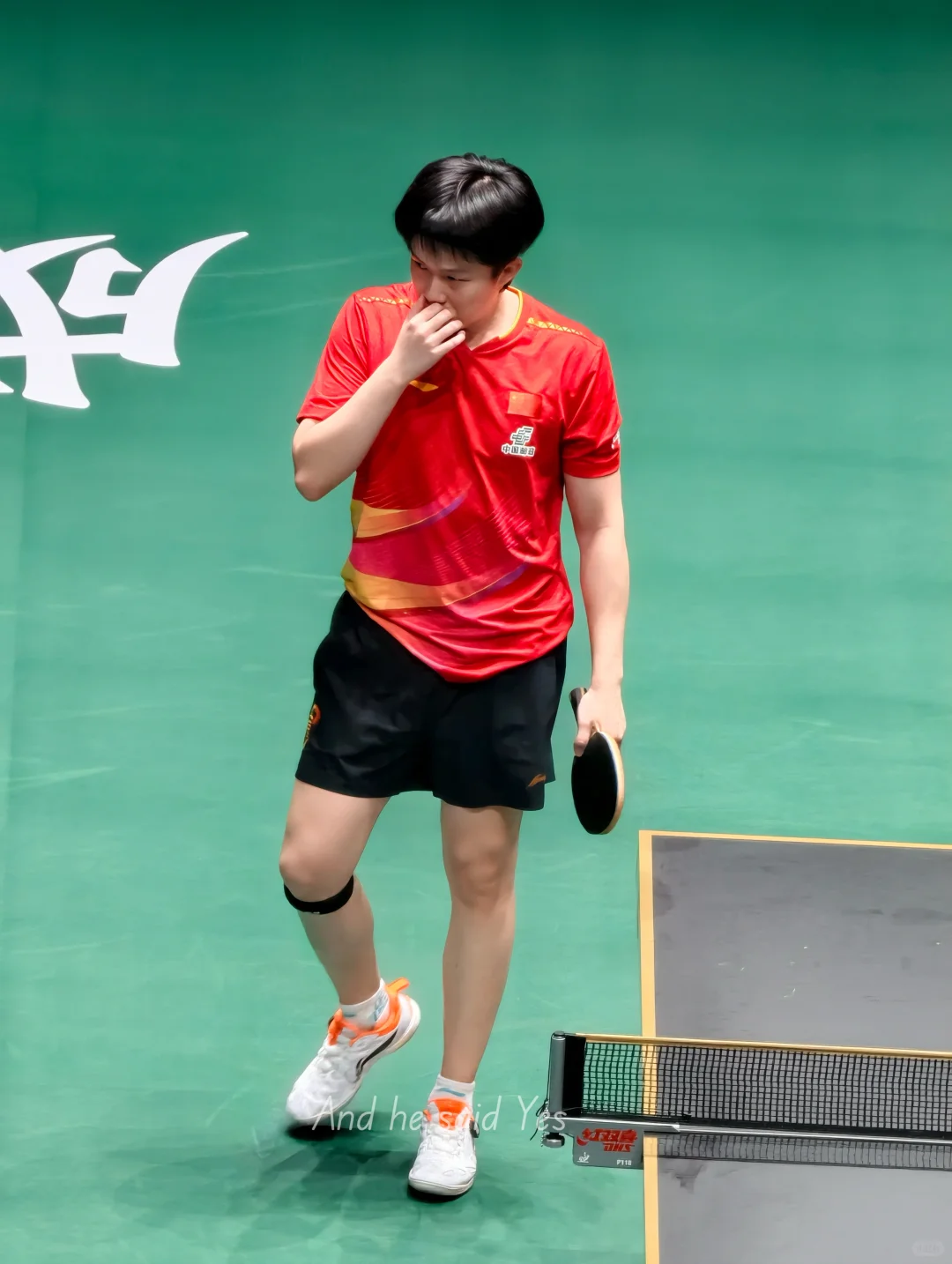 两个漂亮小孩儿