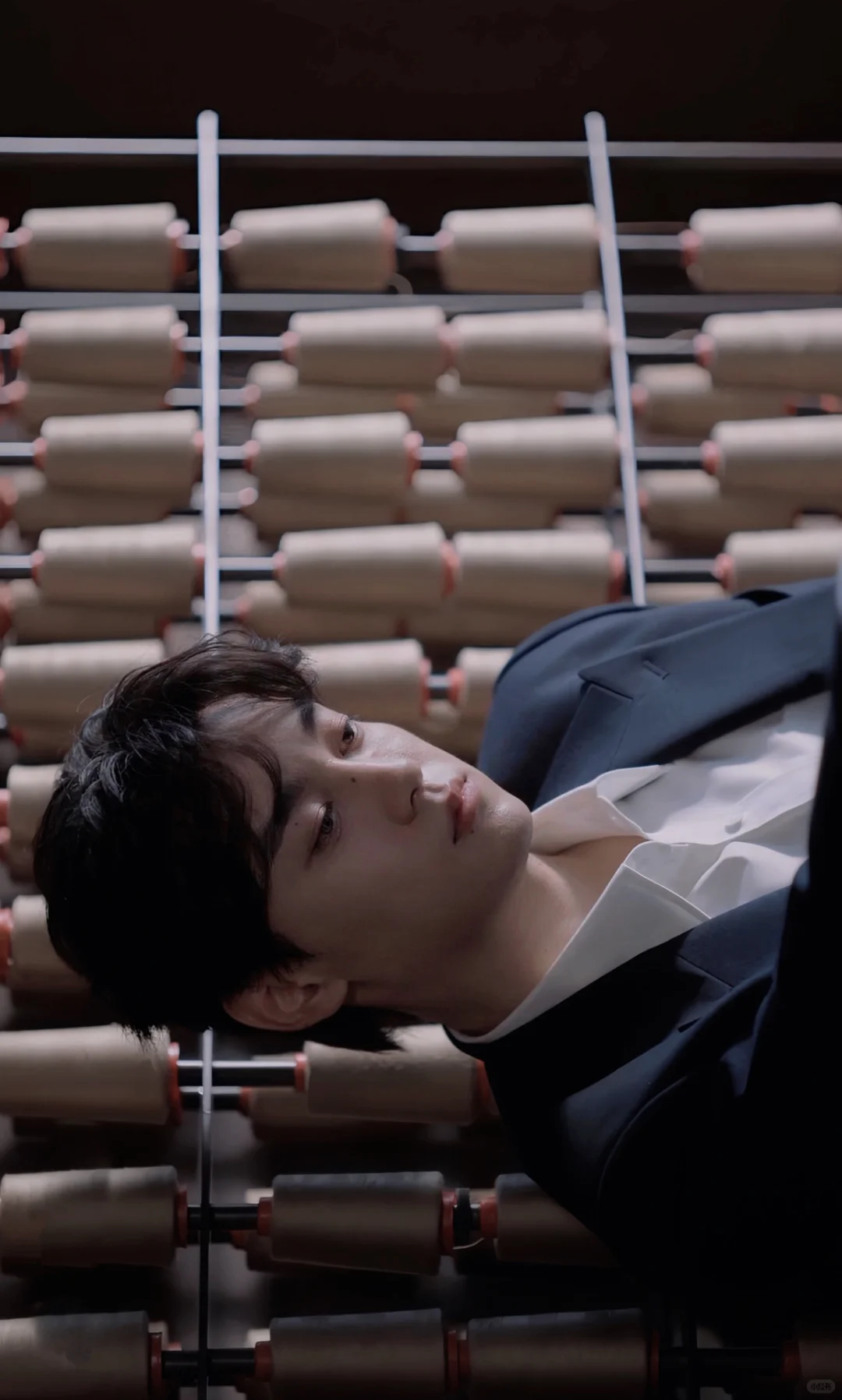 琥珀色的瞳孔好适合爱人