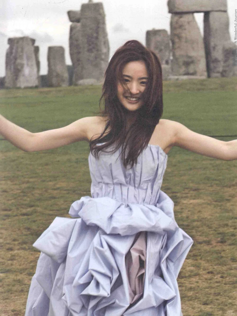 林依晨图文写真集《美好的旅行》PDF电子版