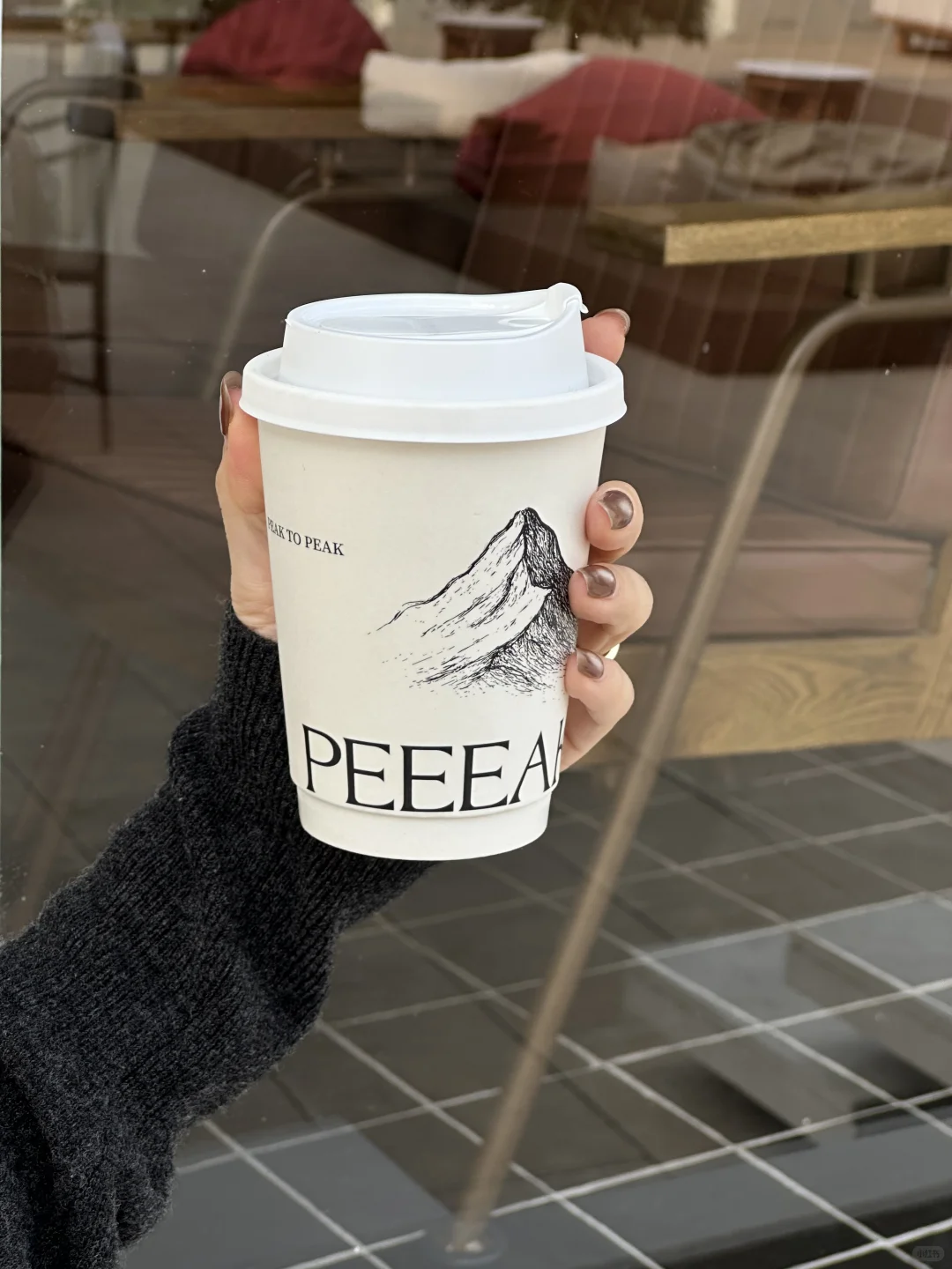 海边的风 配一身灰调刚刚好