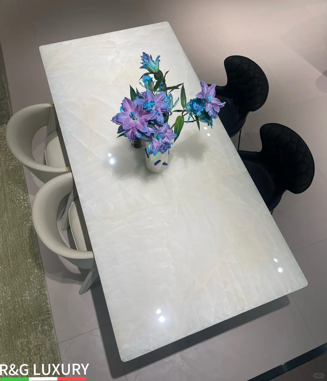 我妈说，自从买了这张餐桌厨房多了我的身影