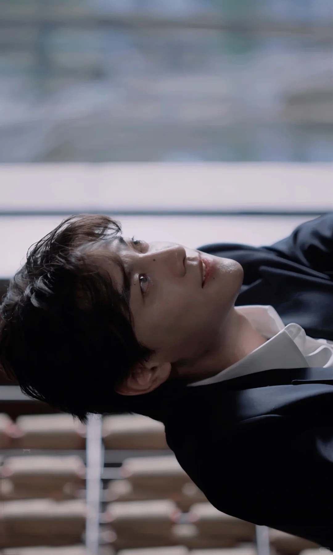 琥珀色的瞳孔好适合爱人