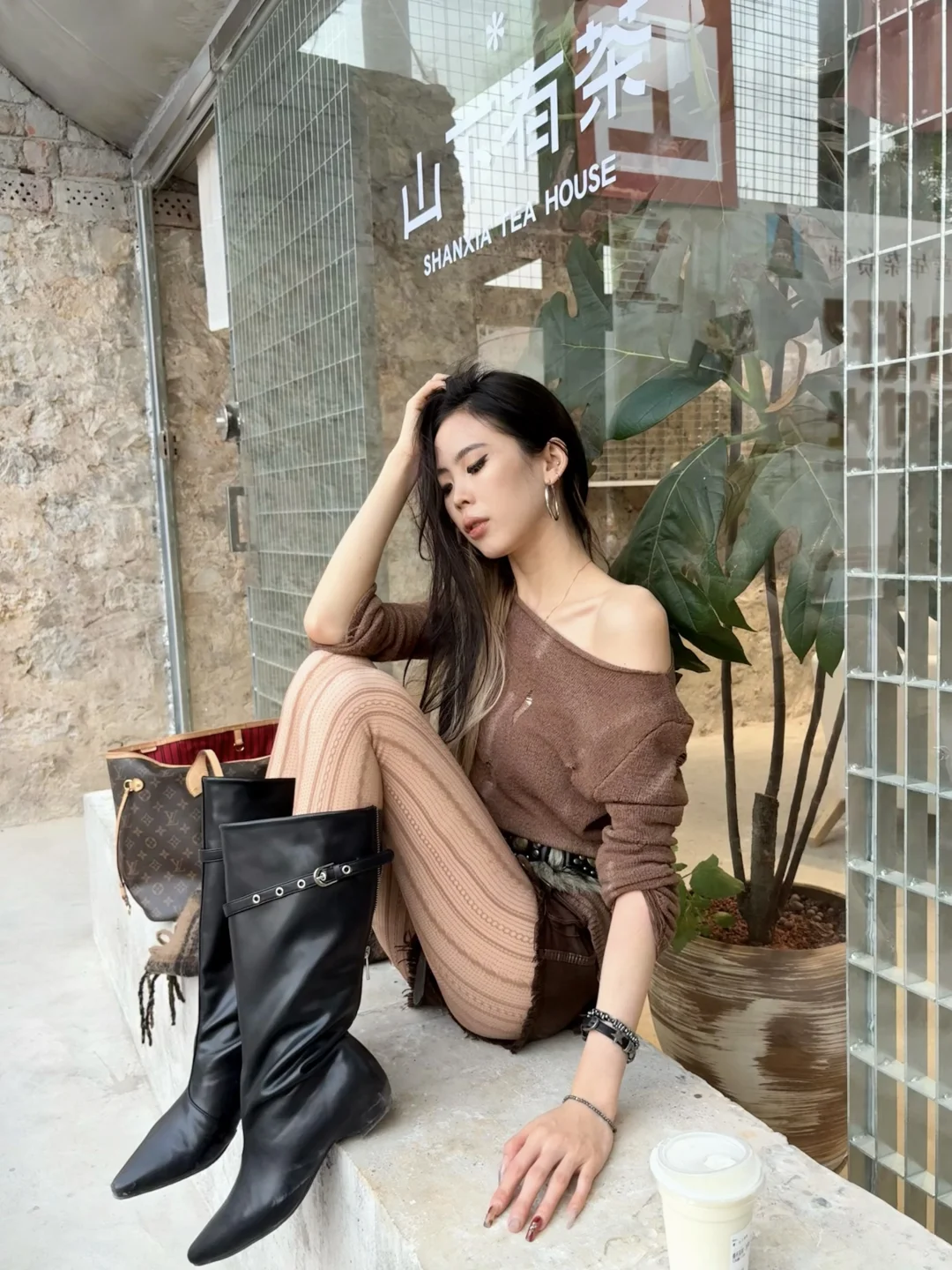 辣妹都给我去学这个咖啡店拍照姿势❗