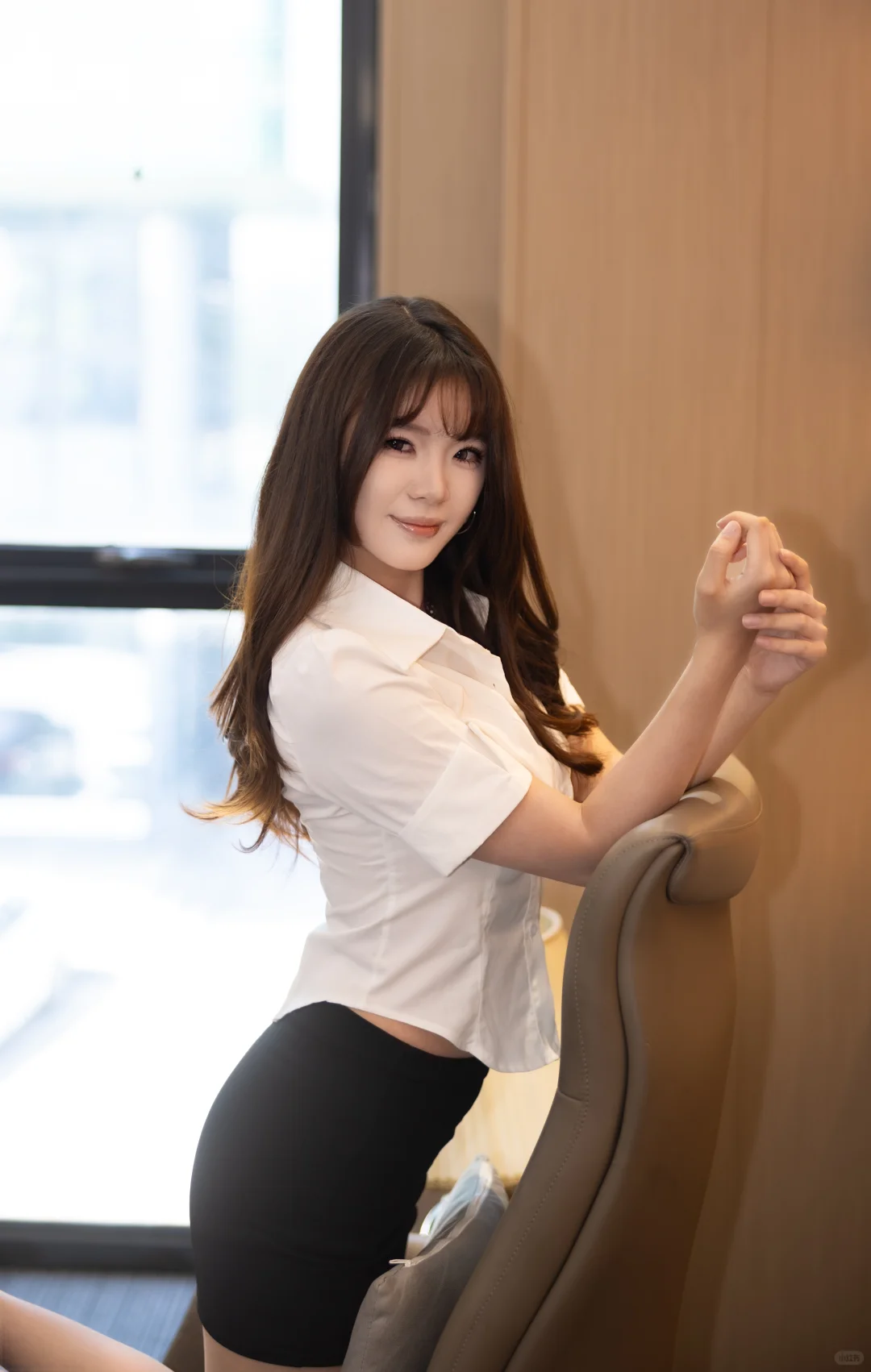 📸 办公室里的致命优雅｜美女秘书写真