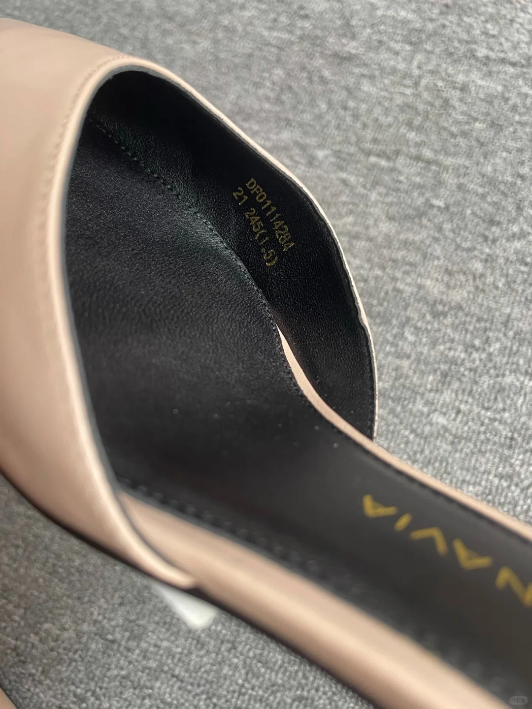 这双鞋的脚踝链直接戳中男生审美！