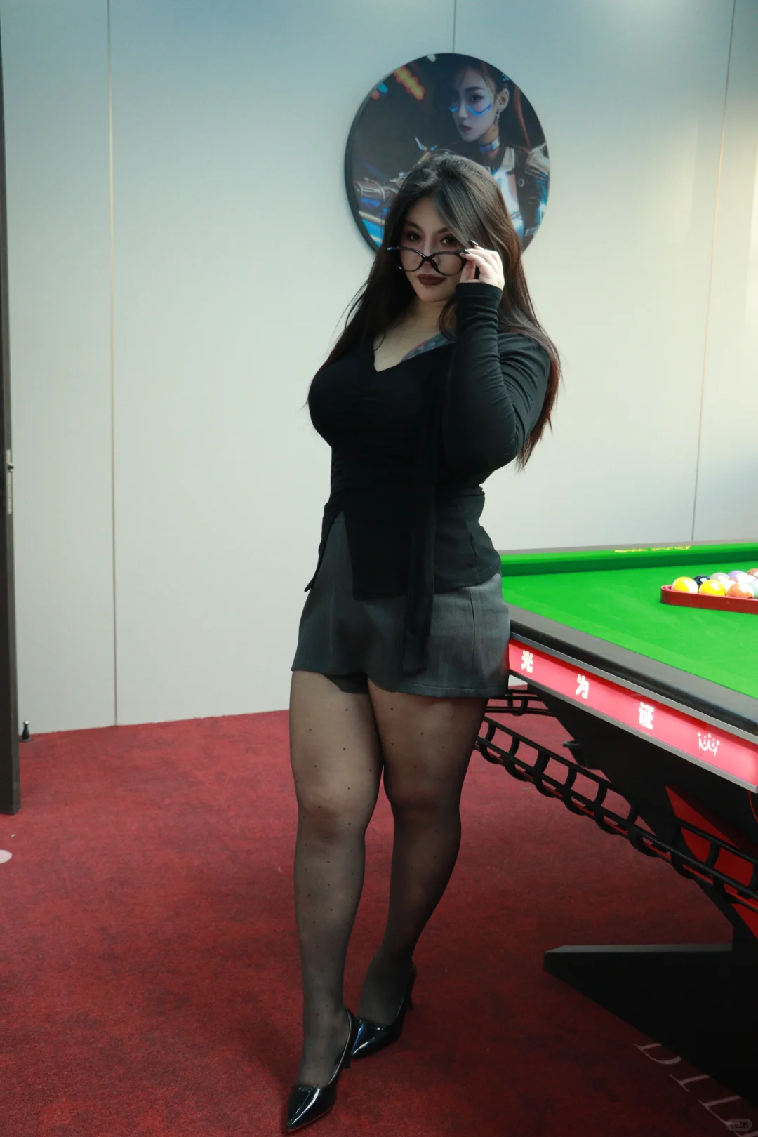 光影下的曲线美学｜微胖辣妹写真实录