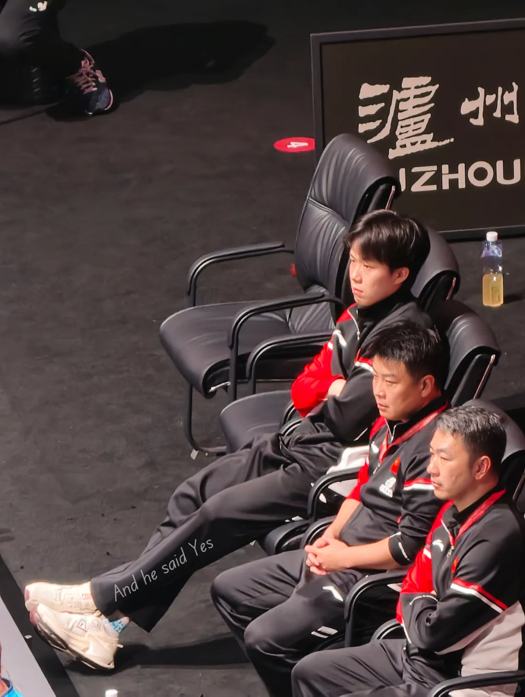 两个漂亮小孩儿