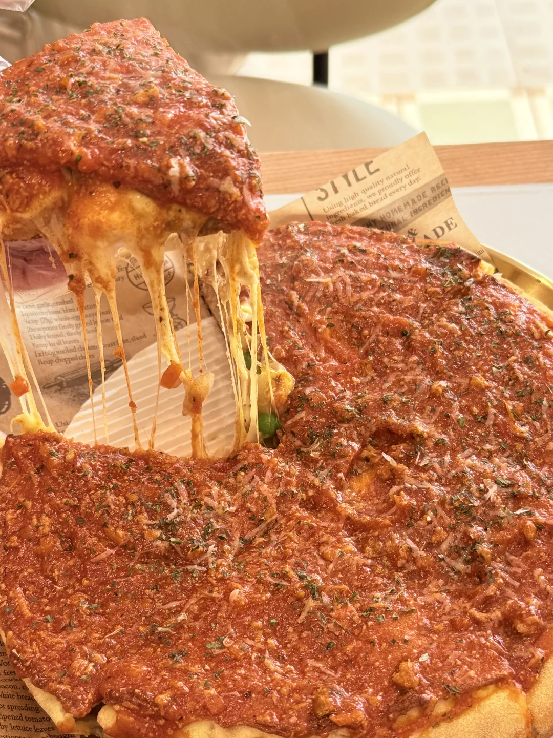 大满贯披萨料多到饼皮都兜不住…