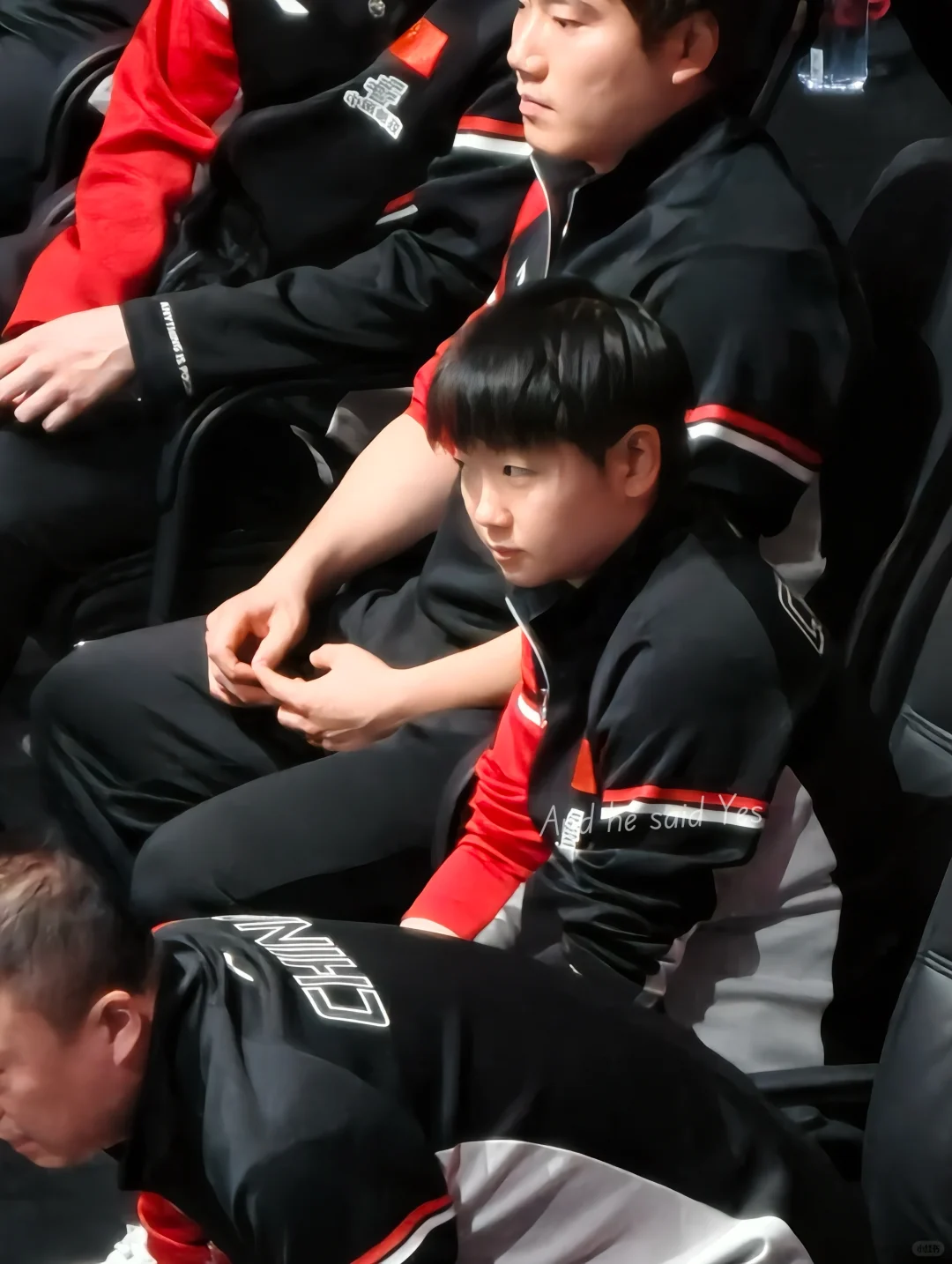 两个漂亮小孩儿