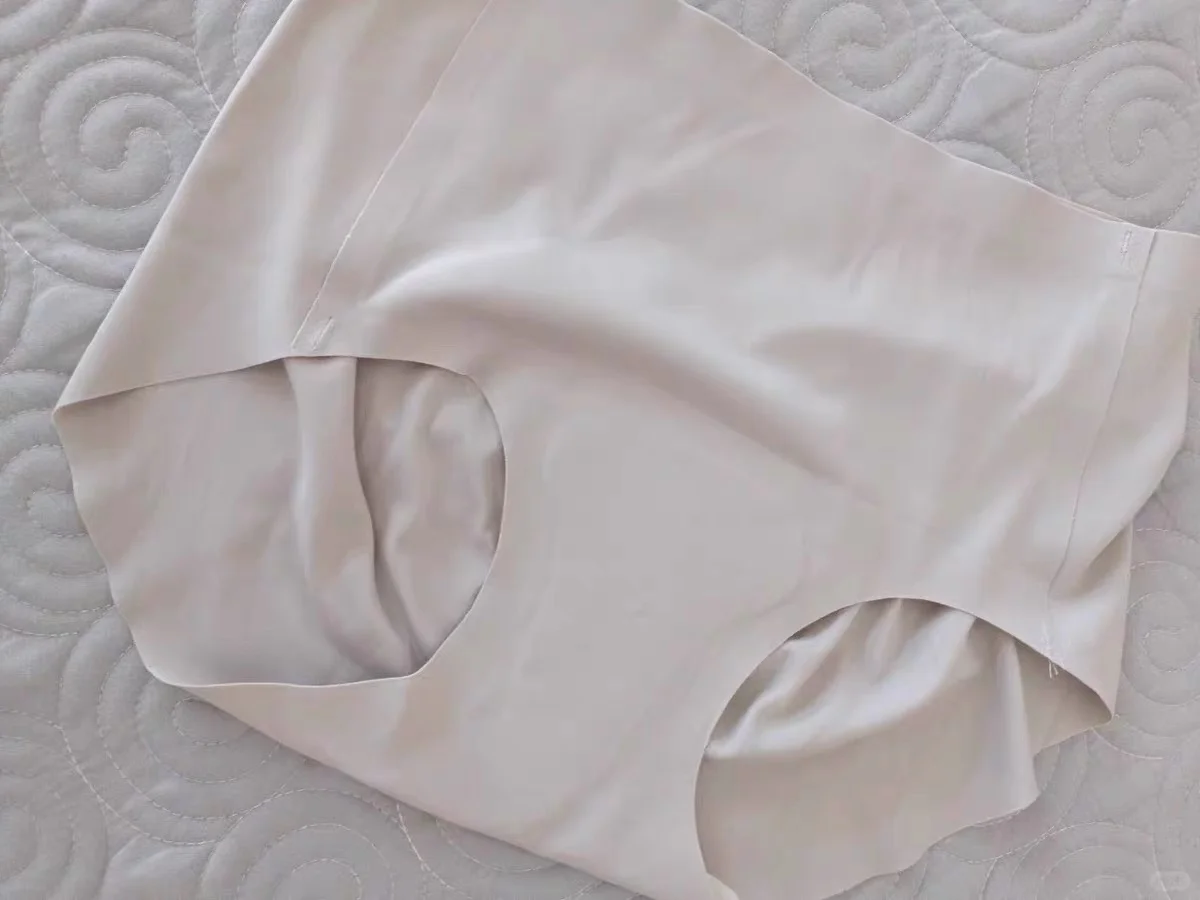 不愧是瑜伽教练推荐的无痕内裤，三角区消失