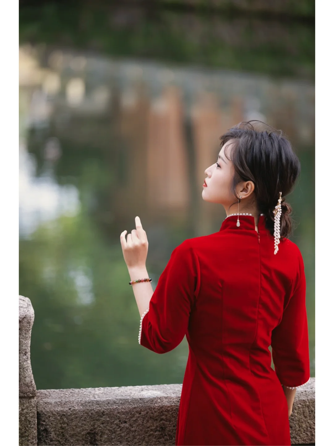 媚眼含羞合~丹唇逐笑开！