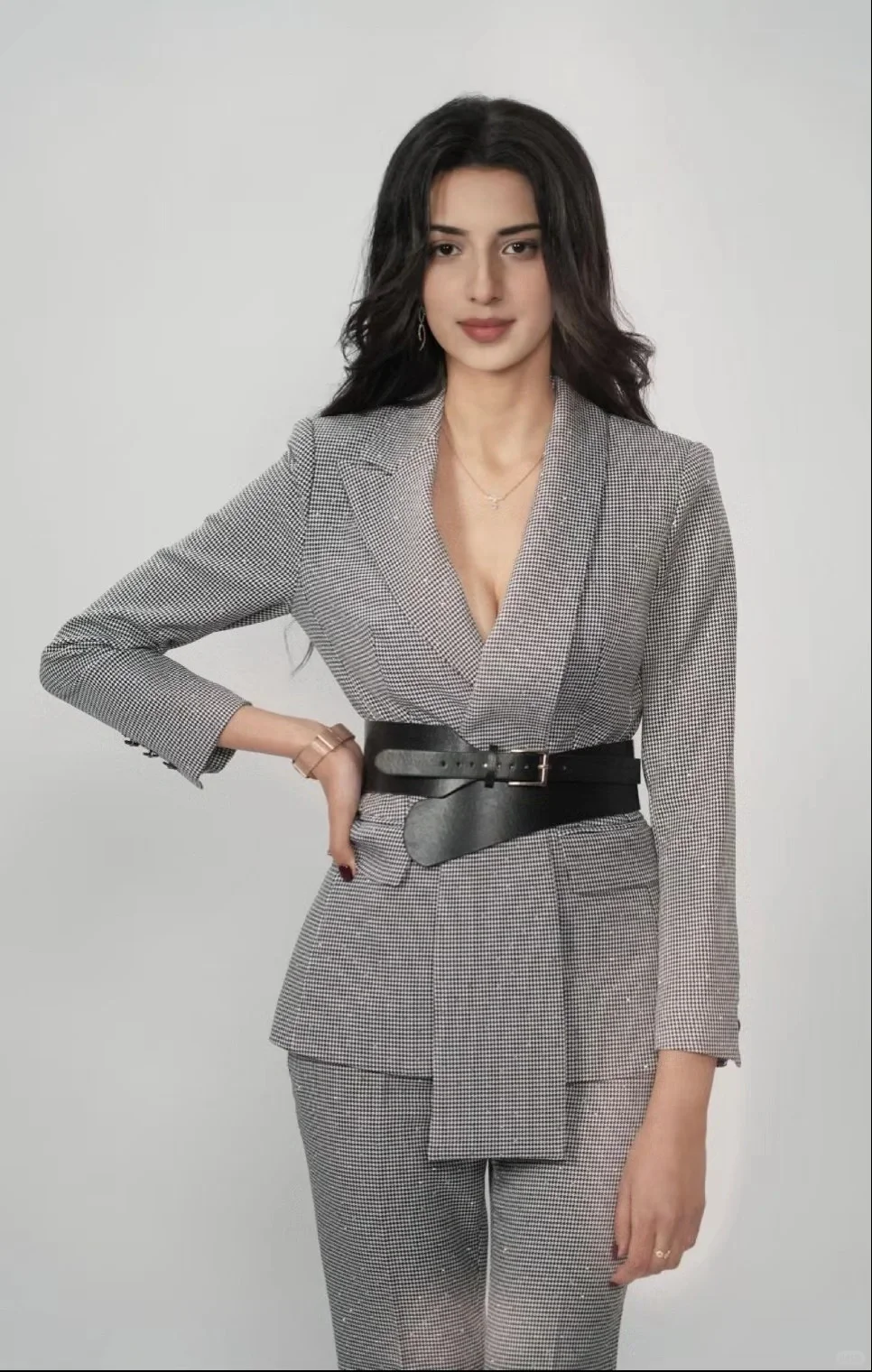 给你们看看我刚签的美女模特，打多少分