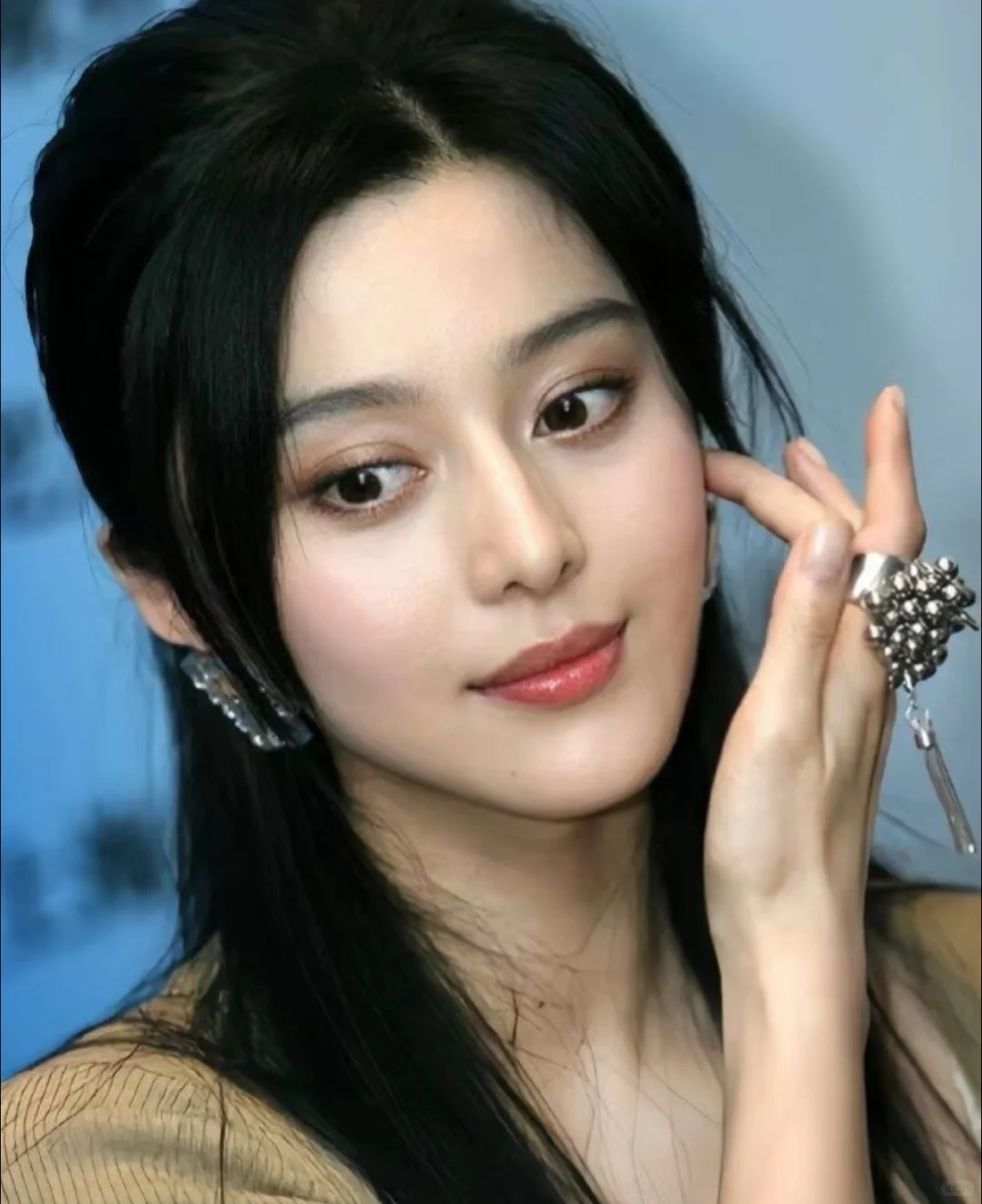 范冰冰的“狐狸眼”—女娲毕设级的模板