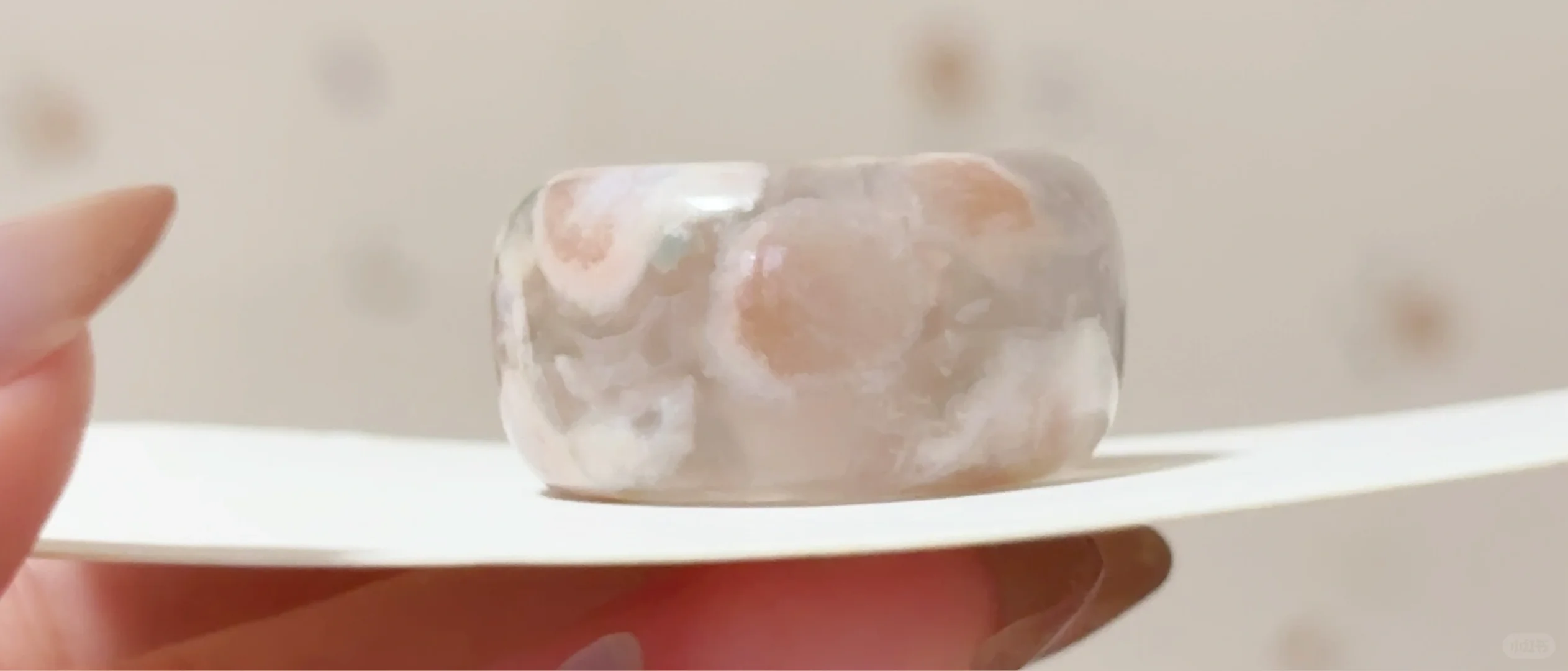 又是人间尤物了