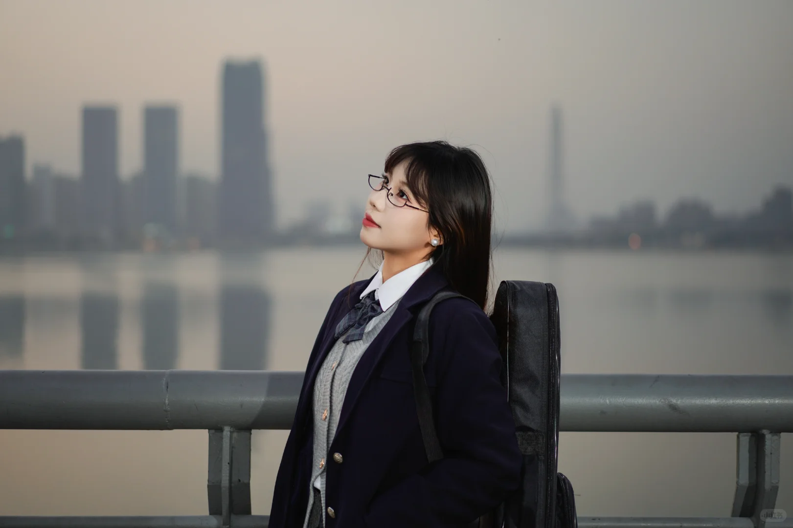 眼镜藏不住的灵动 | 冬日JK写真
