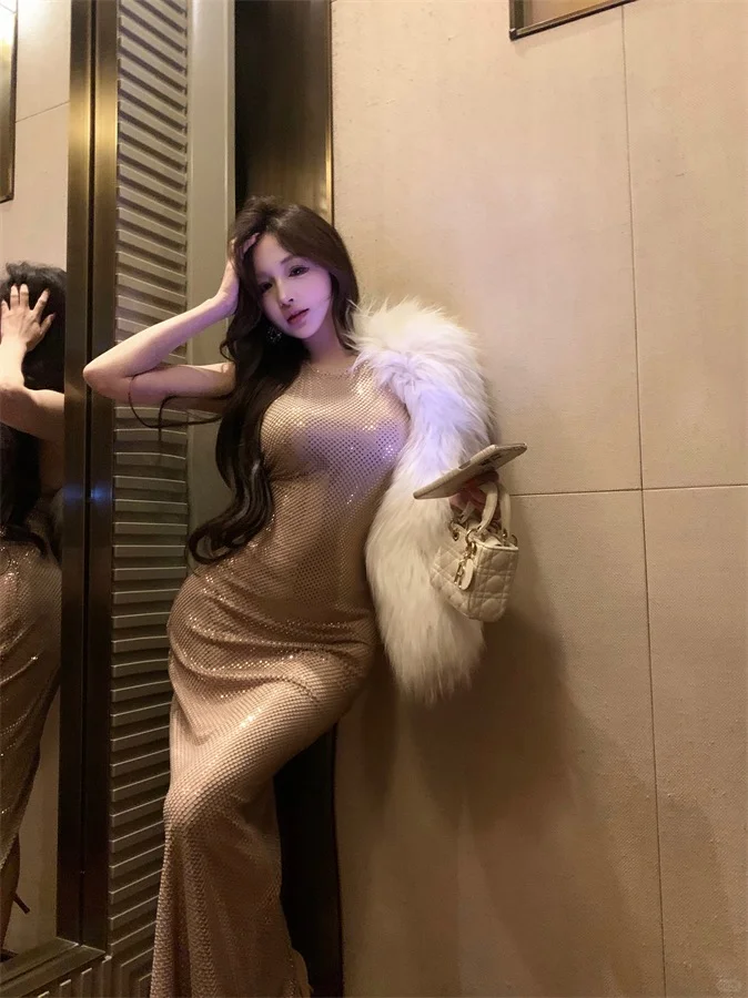 性感辣妹｜闪闪挂脖包臀裙✨