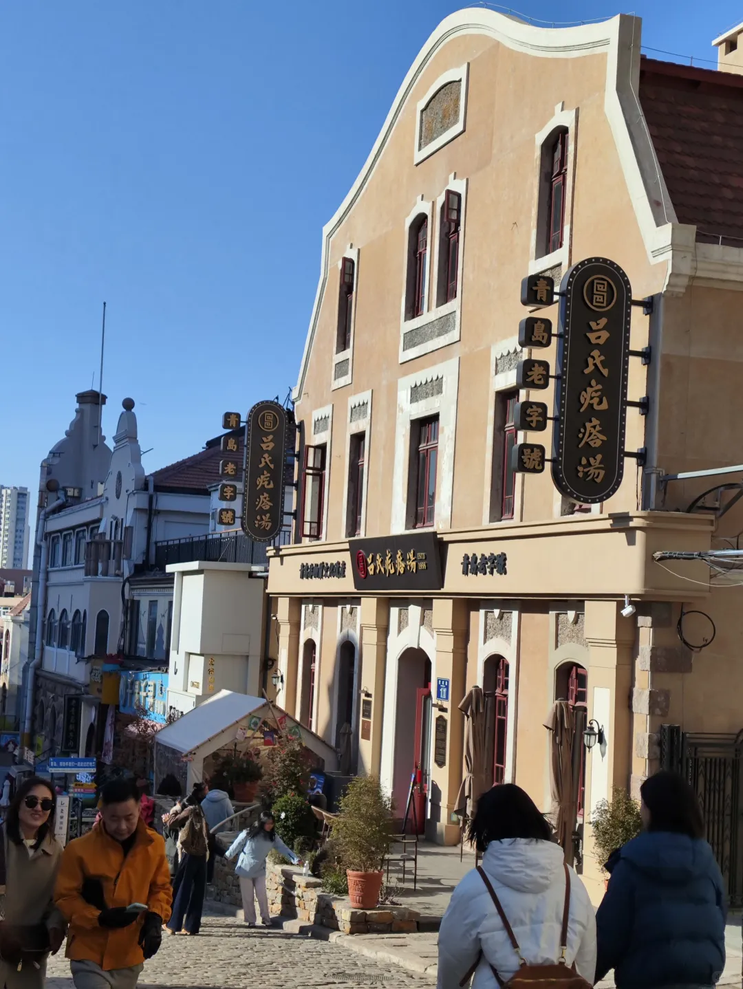 肉丝炒蜇皮和跑地蛤蜊鸡，哪个更合你胃口？