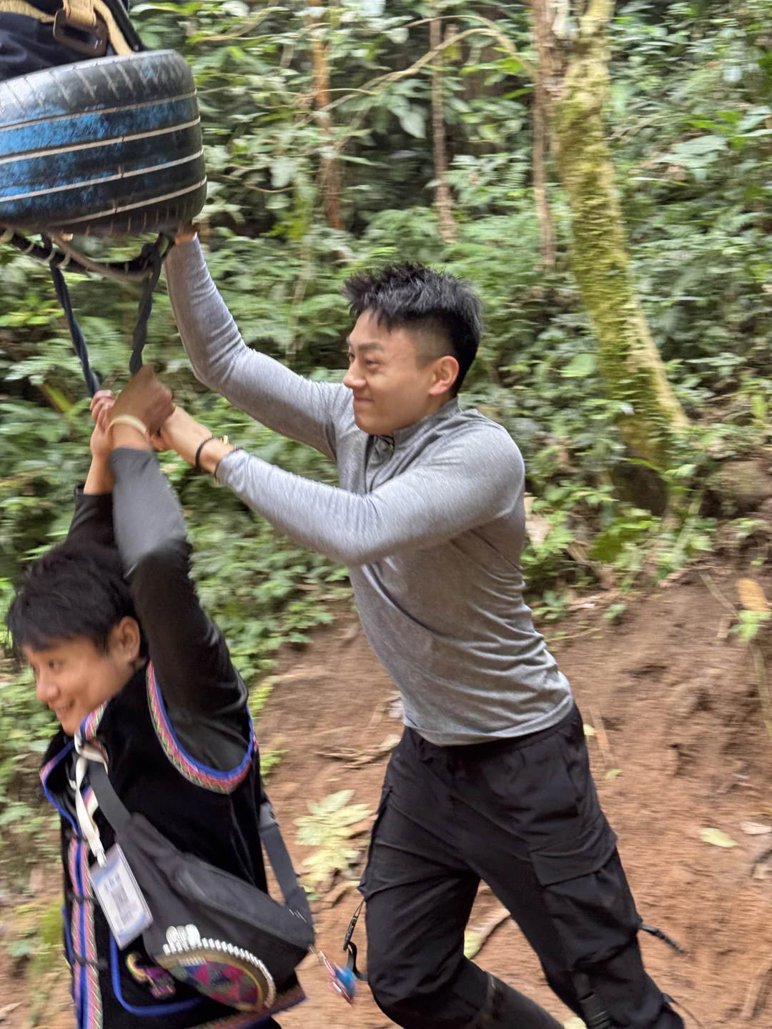 雨林徒步 穿越山野溪涧