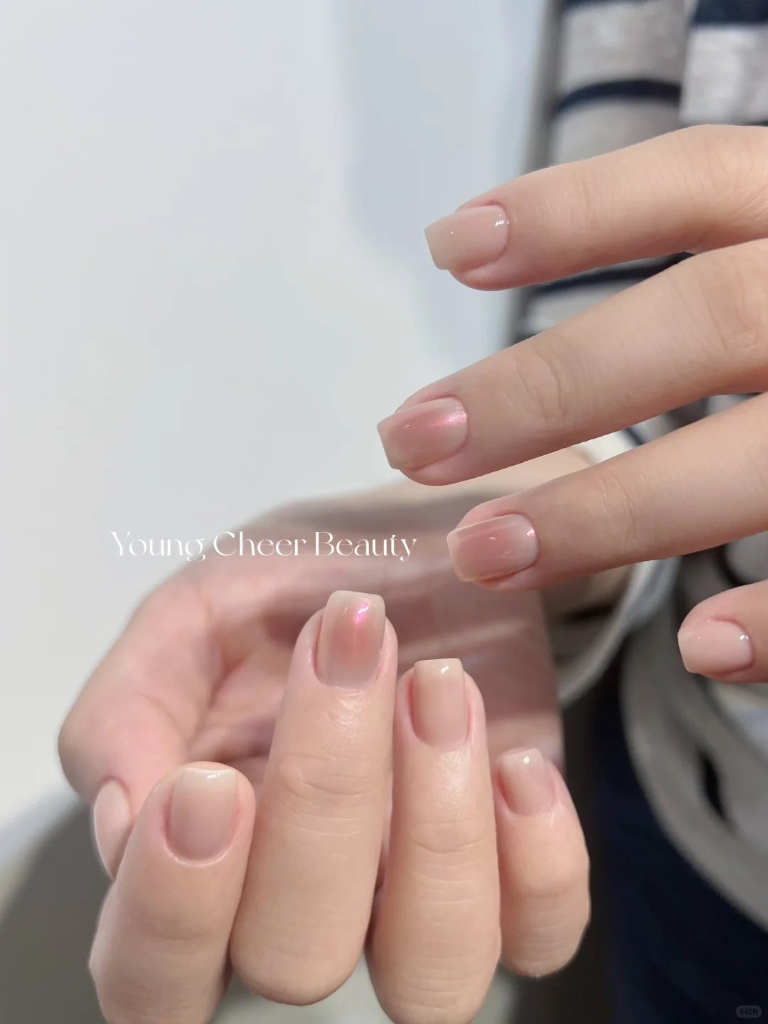 纯欲腮红极光美甲