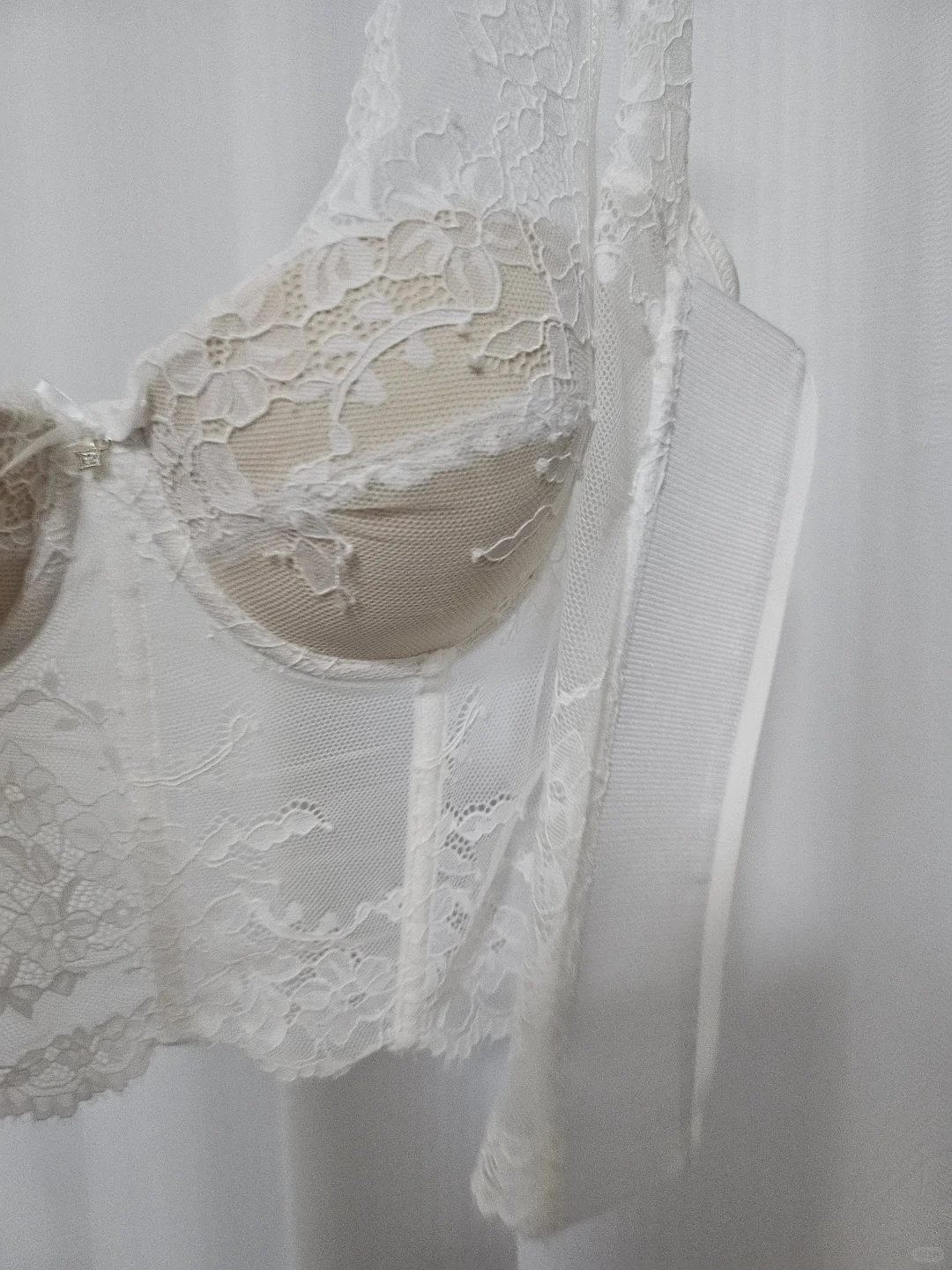 来啰来啰，适合辣妹的纯欲蕾丝鱼骨胸衣来啰