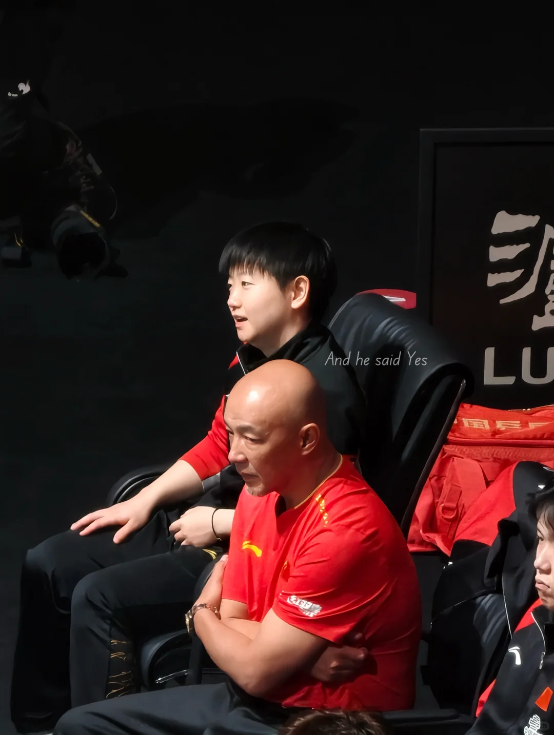 两个漂亮小孩儿