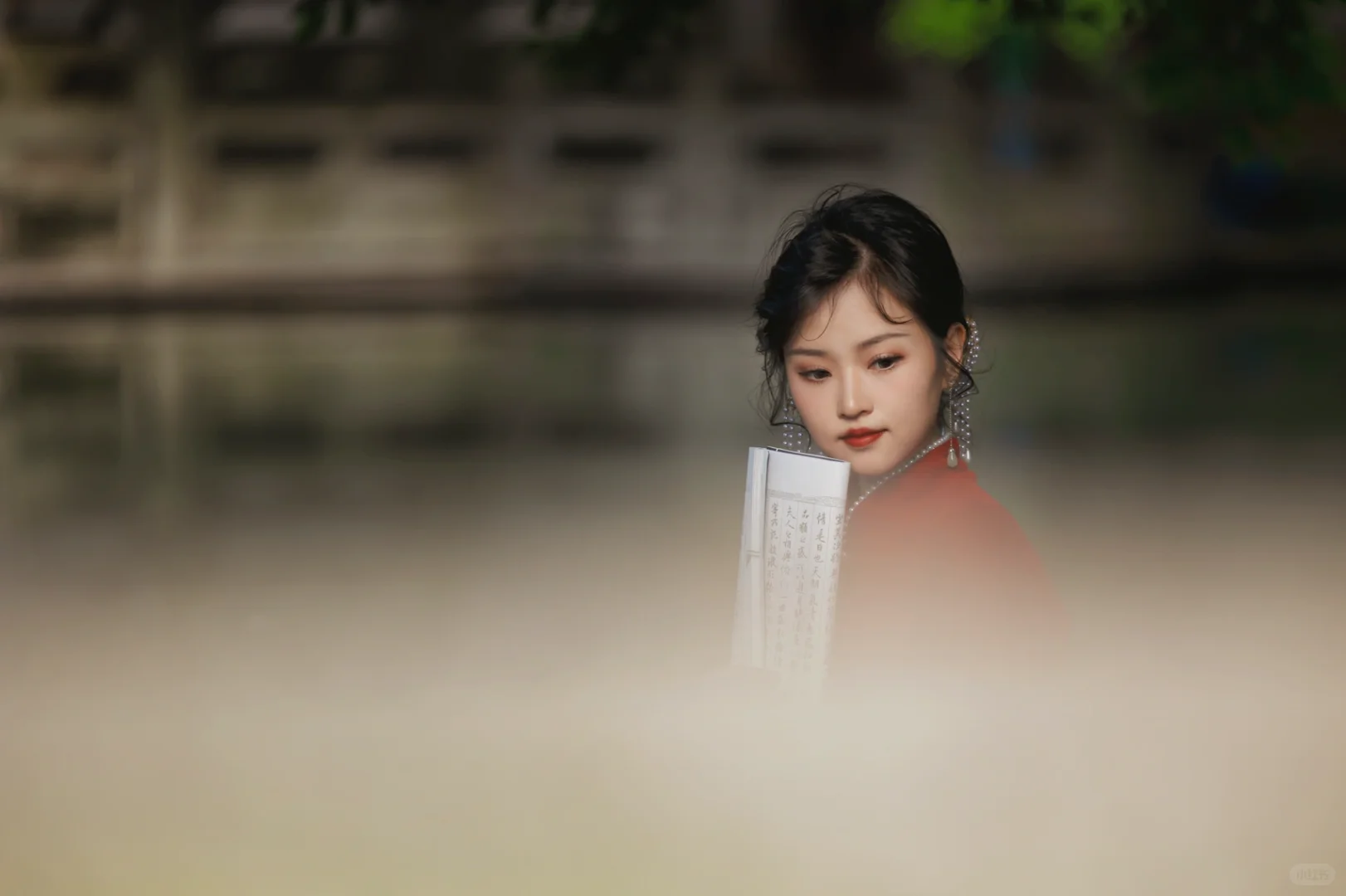 媚眼含羞合~丹唇逐笑开！