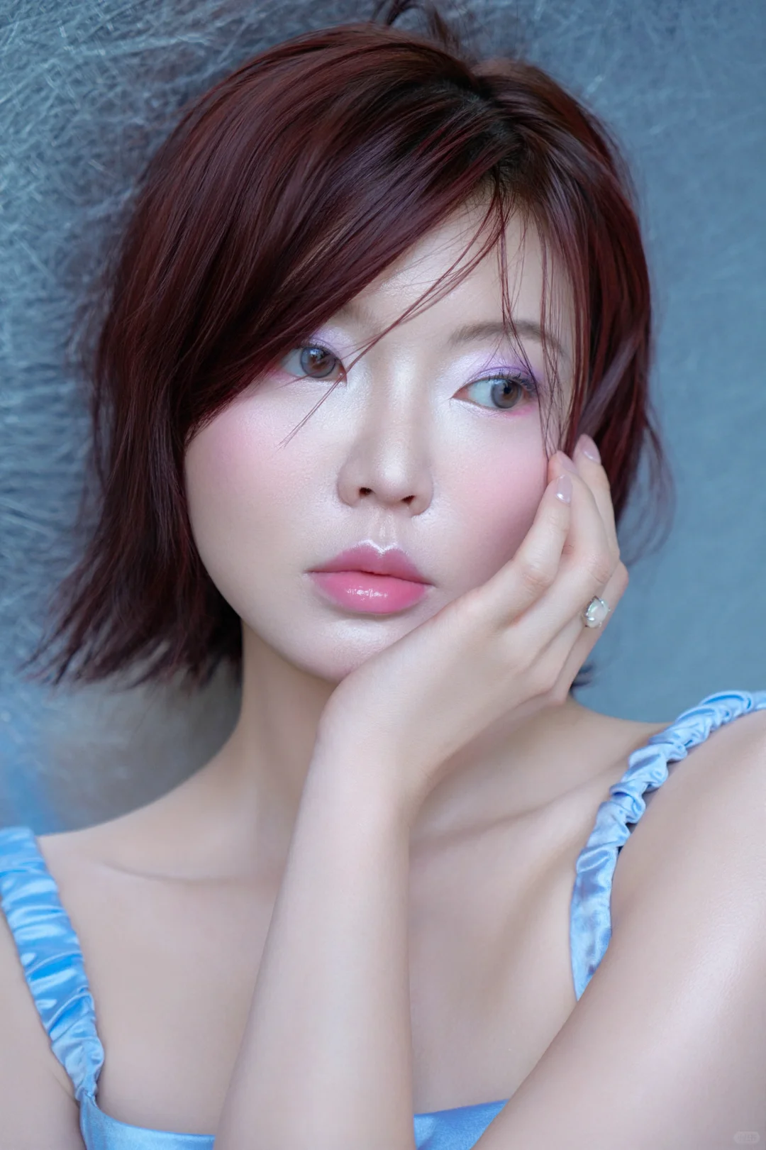 来康康👀日本美妆博主拍的三套杂志写真🤩