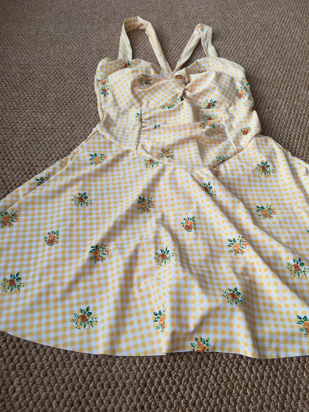 谁穿上都会说一句显瘦✨梨形天菜连体裙泳衣