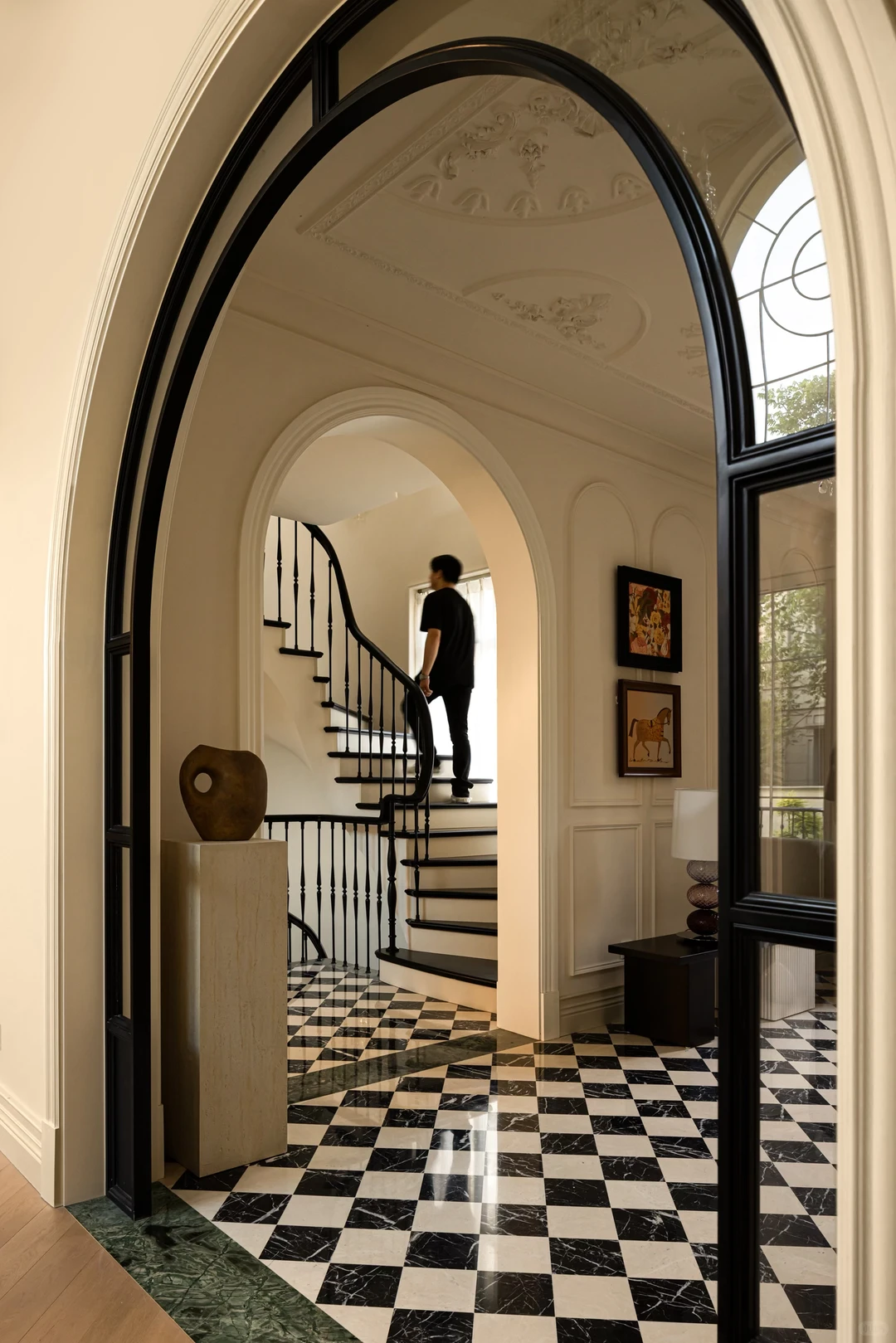 法式别墅｜把温柔，设计进家的每道弧线里