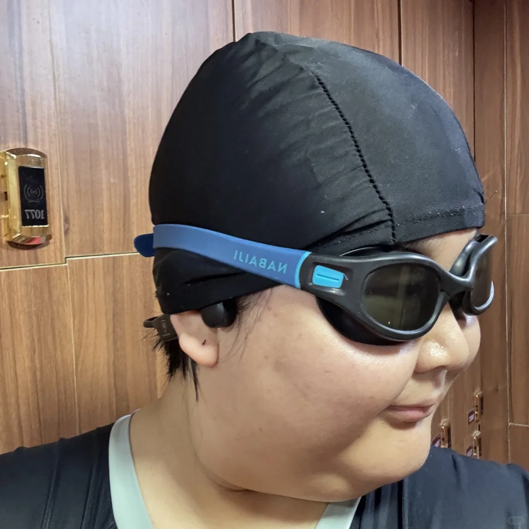 201斤 大头大脸带泳帽